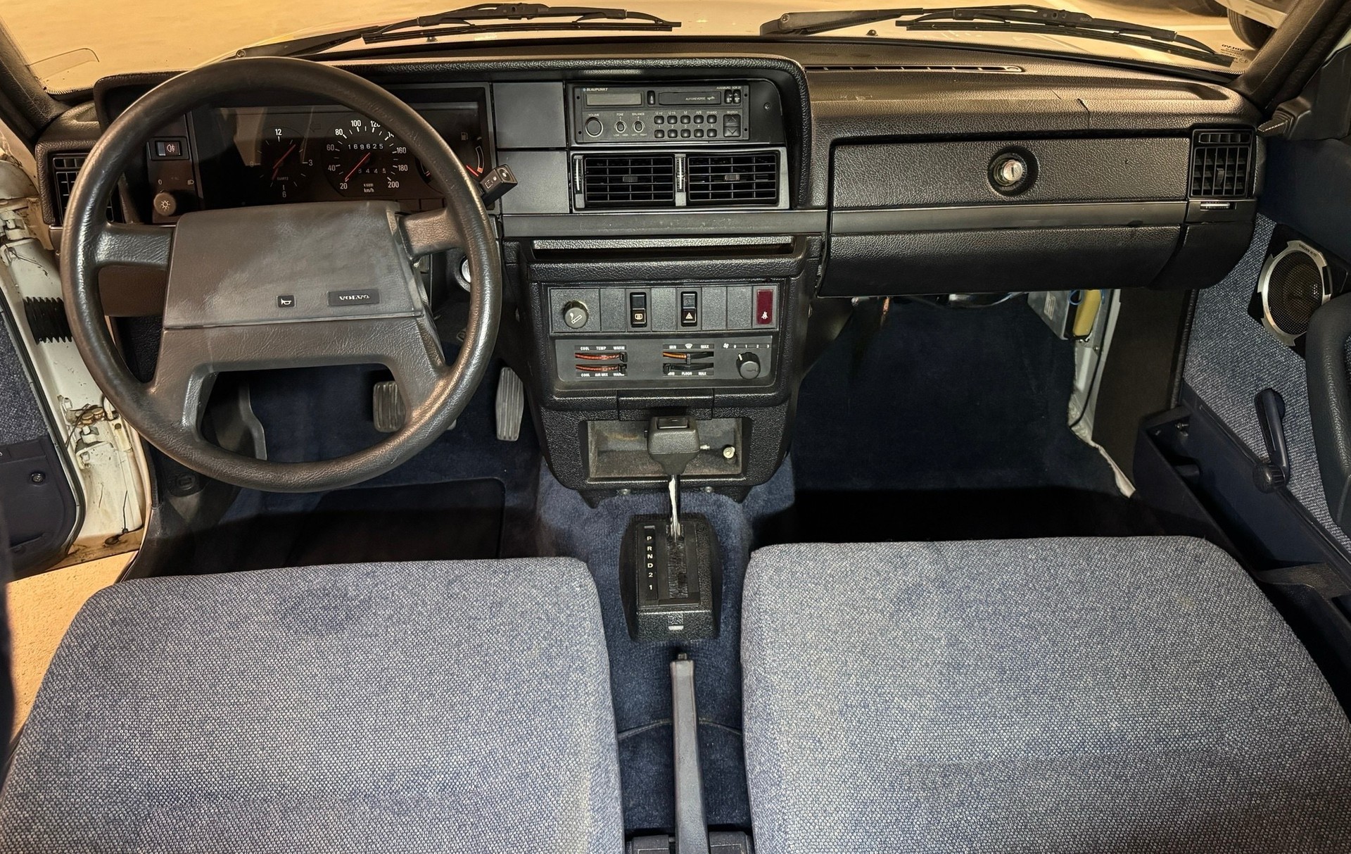 VOLVO 240 2.3 Classic-image-2