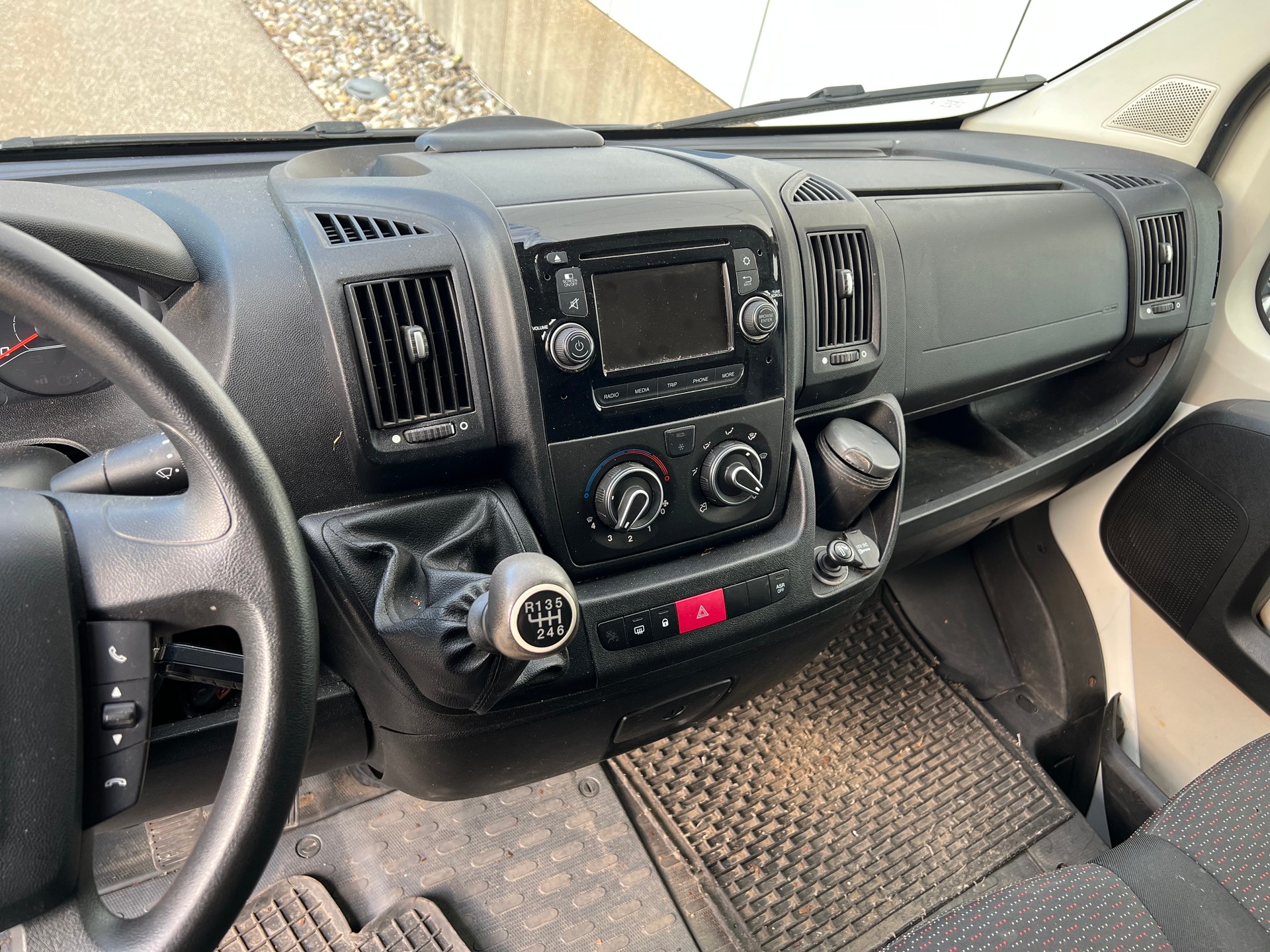 PEUGEOT BOXER-image-11
