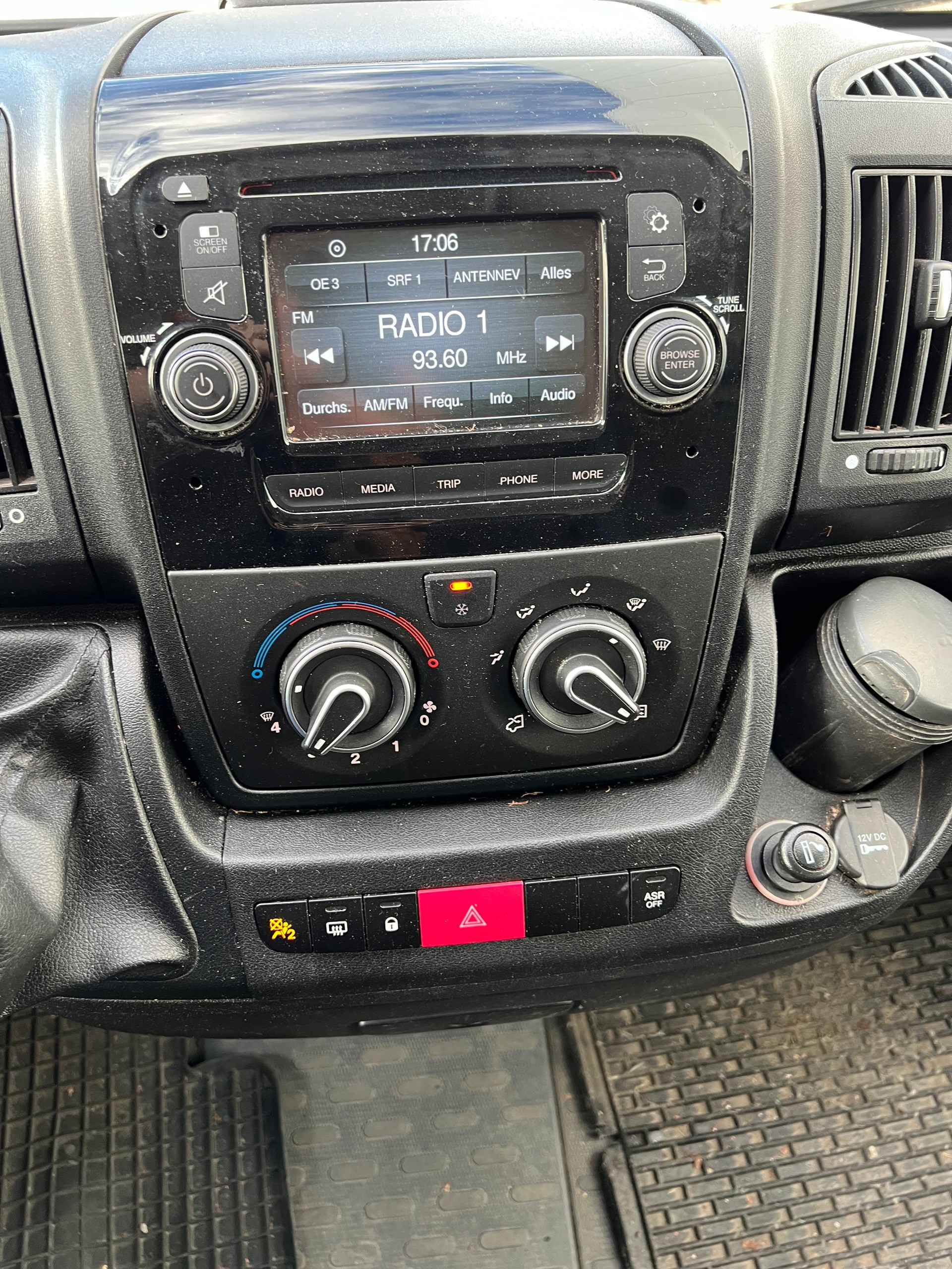 PEUGEOT BOXER-image-12