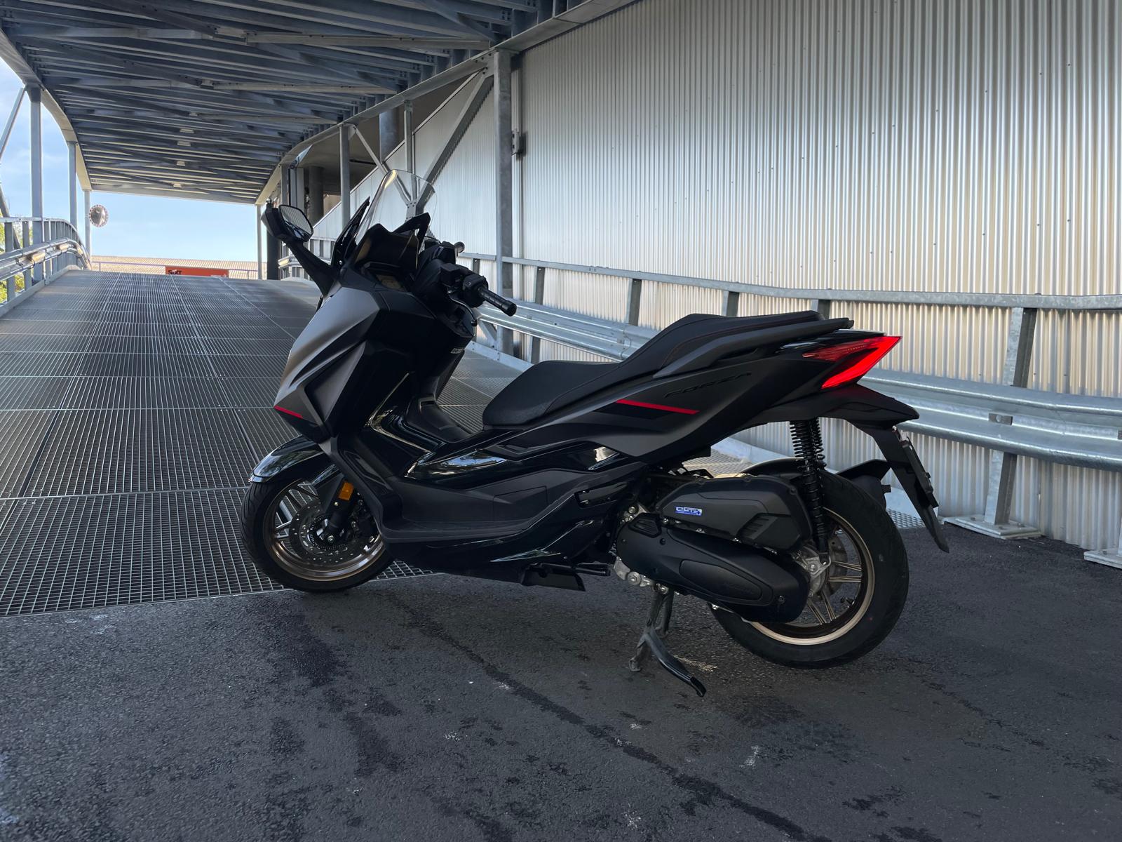 HONDA Nss 125 Forza Special Edition-showroom-element-2