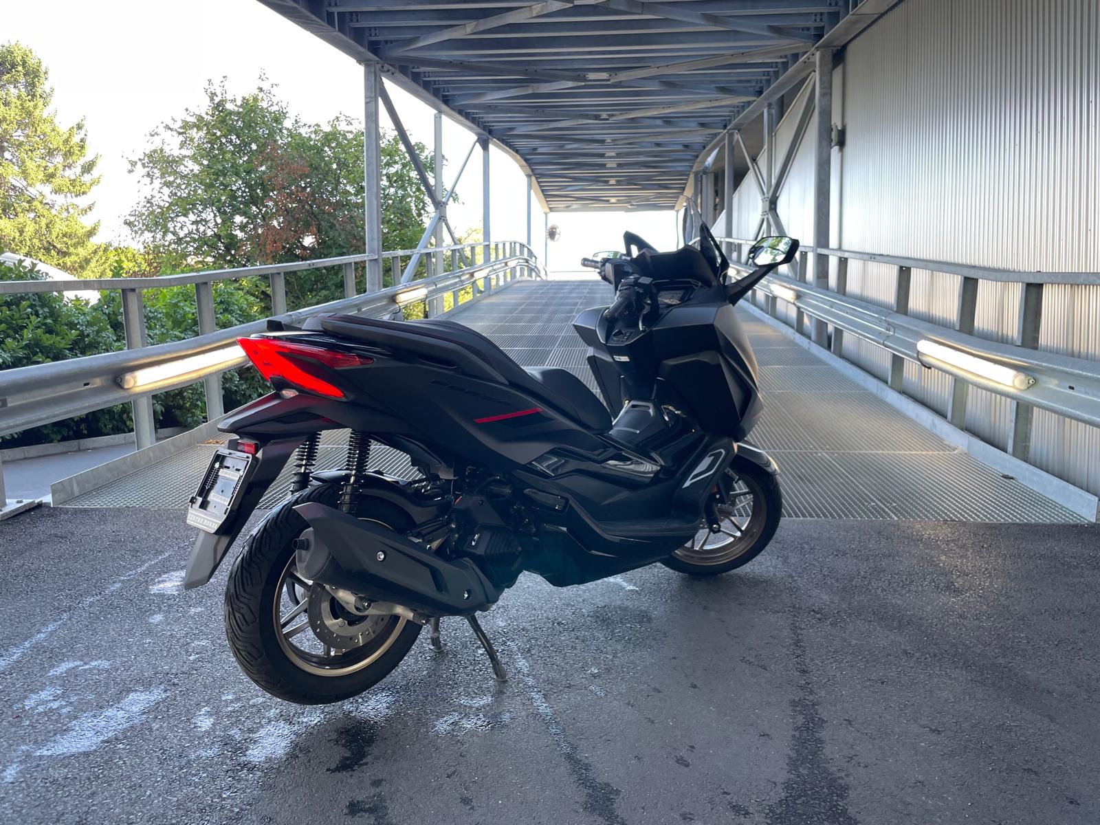 HONDA Nss 125 Forza Special Edition-showroom-element-3