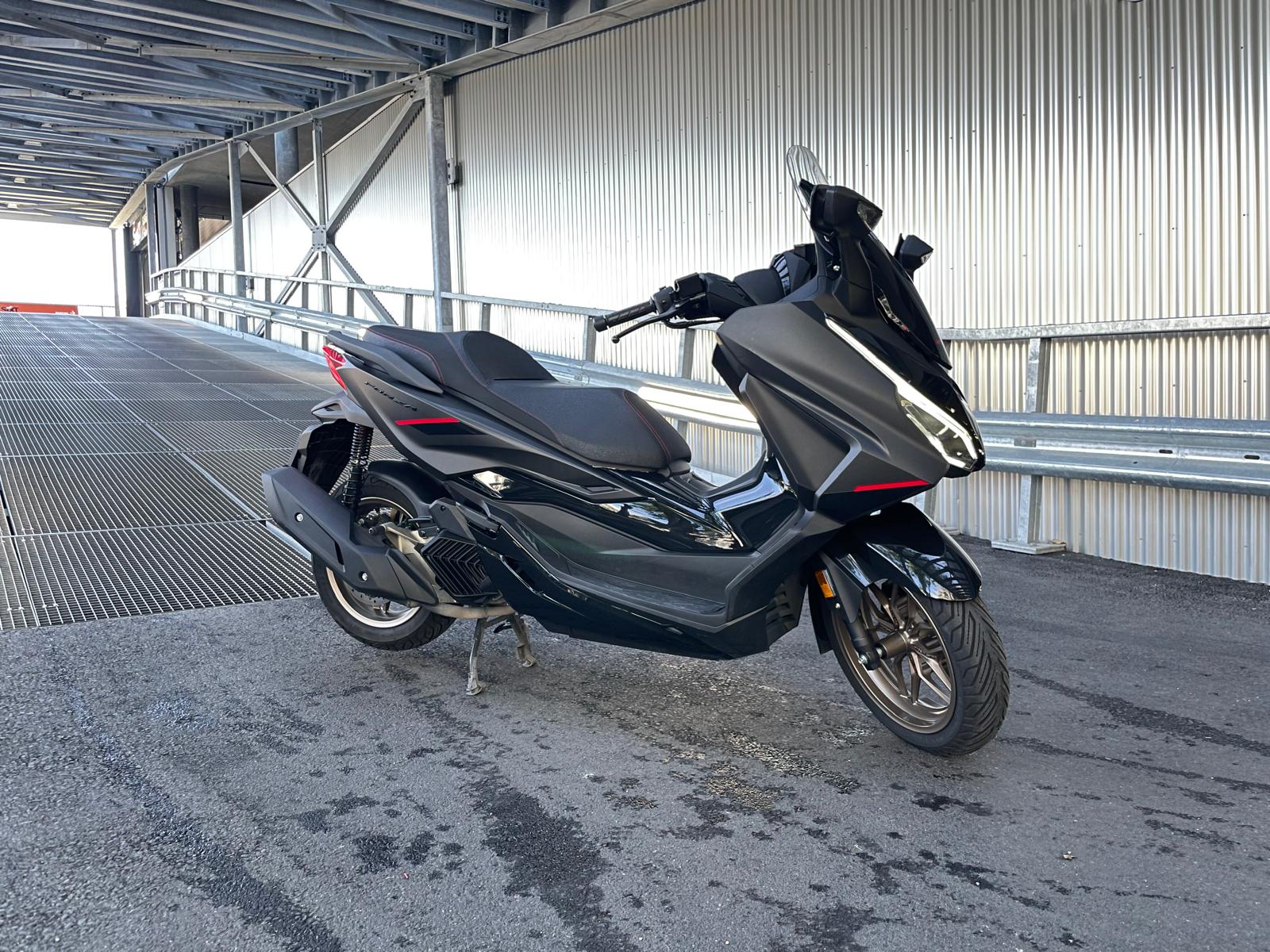 HONDA Nss 125 Forza Special Edition-showroom-element-1