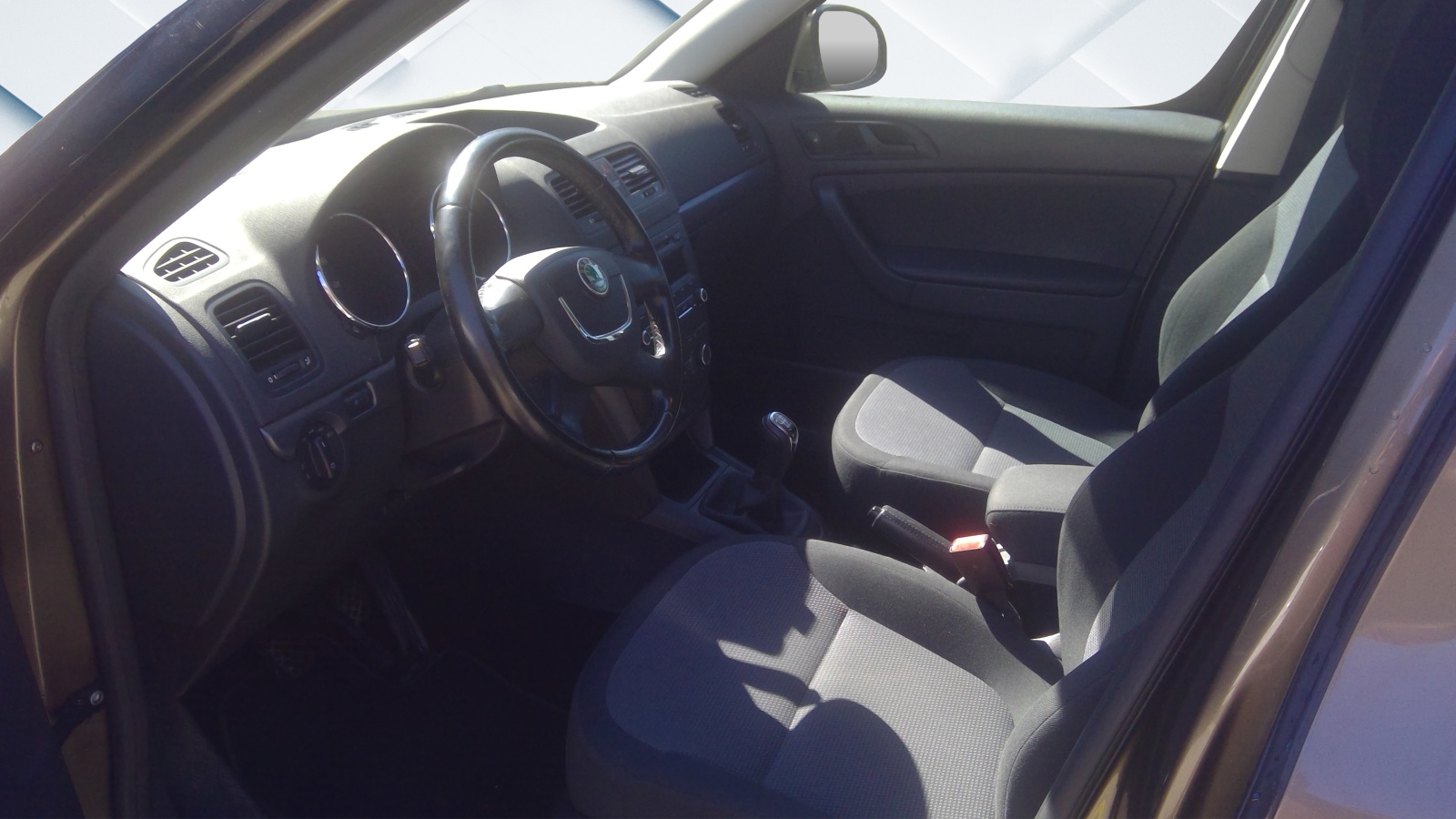 SKODA Yeti 1.8 TSI Active 4x4-image-10