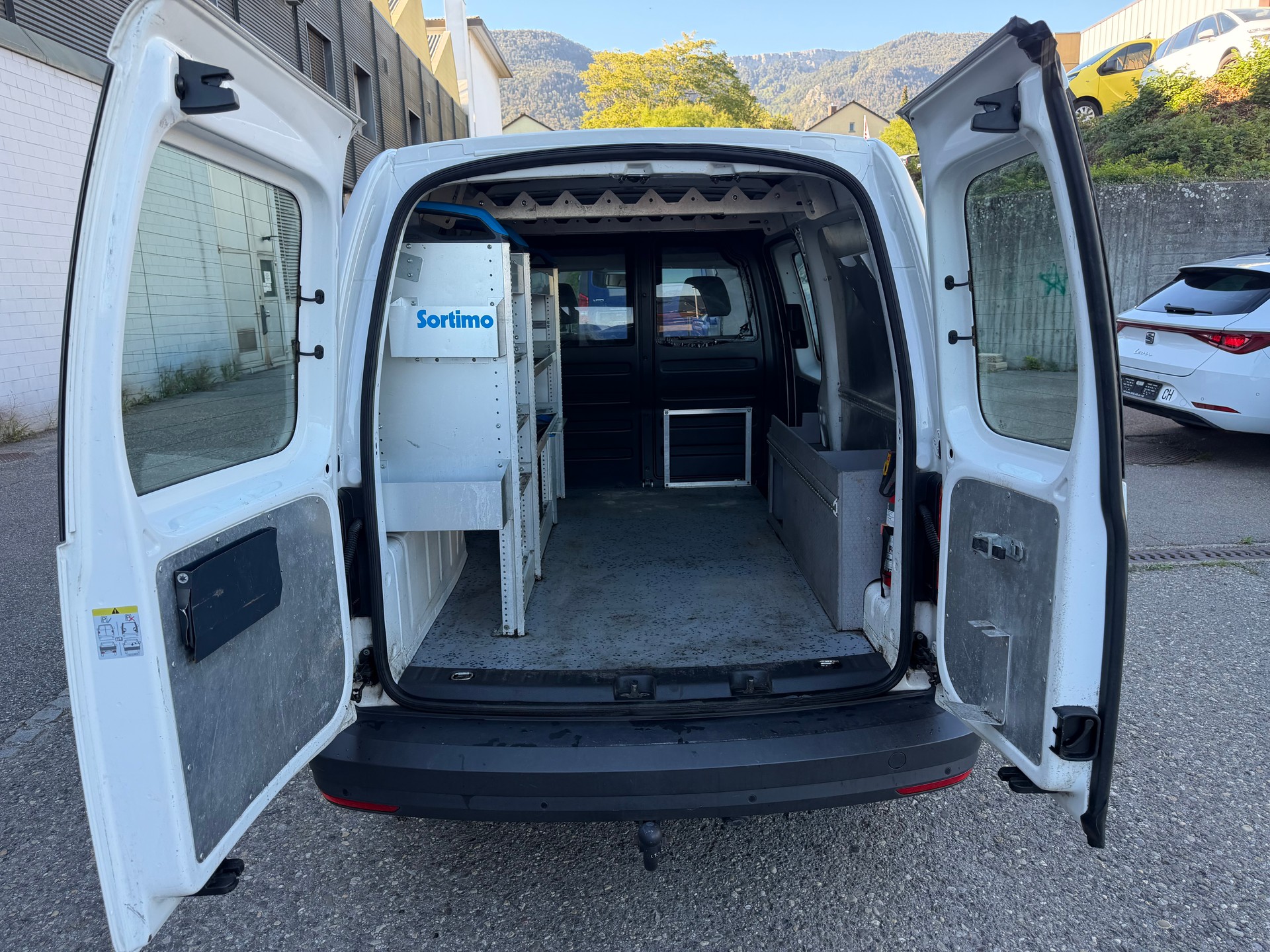 VW Caddy Maxi 2.0TDI 4Motion BlueMotion Technology DSG ** Klimaanlage ** Anh-Kupplung ** Airbag ** Frisch Ab MFK & Service **-image-11