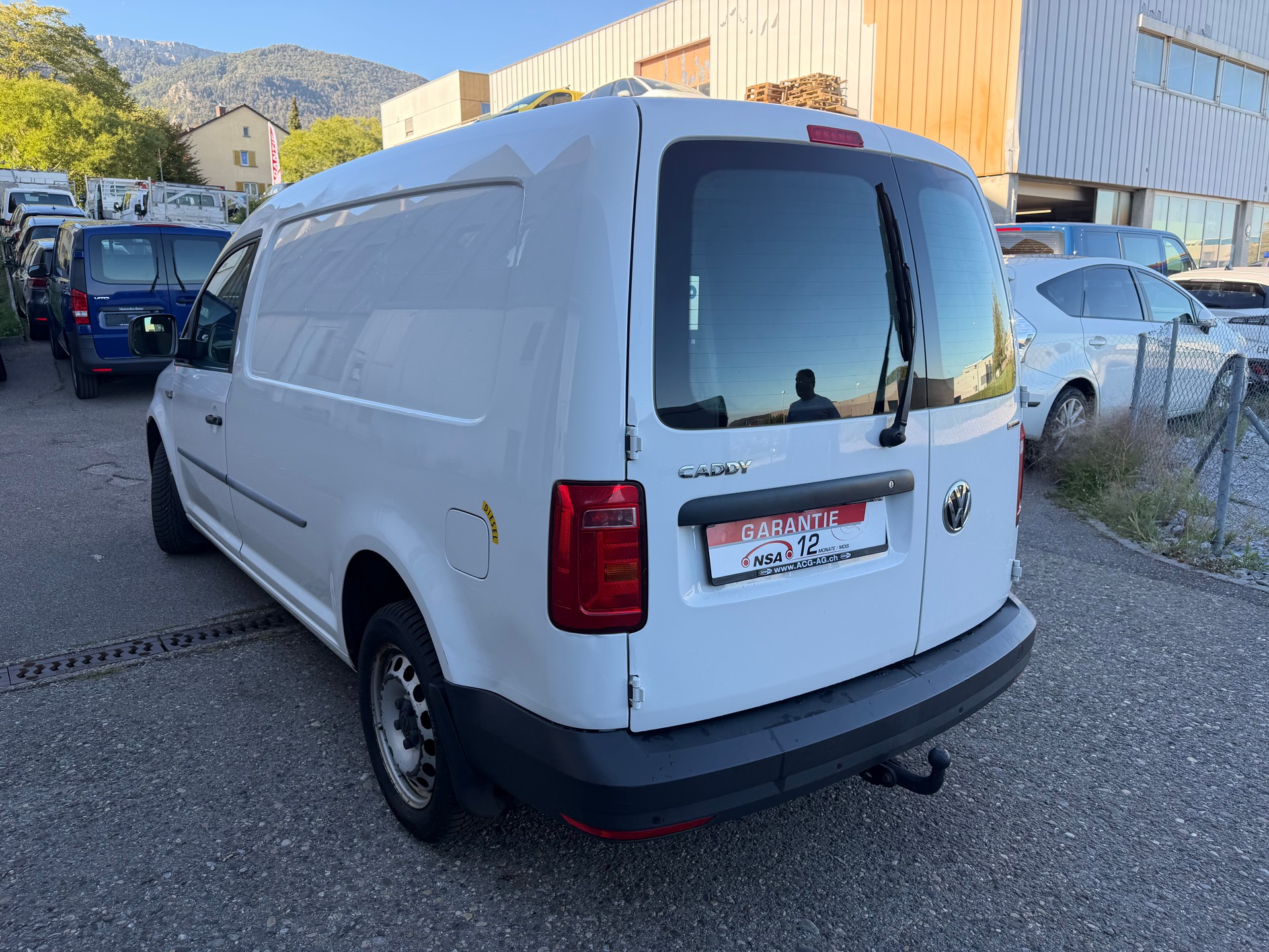 VW Caddy Maxi 2.0TDI 4Motion BlueMotion Technology DSG ** Klimaanlage ** Anh-Kupplung ** Airbag ** Frisch Ab MFK & Service **-image-9