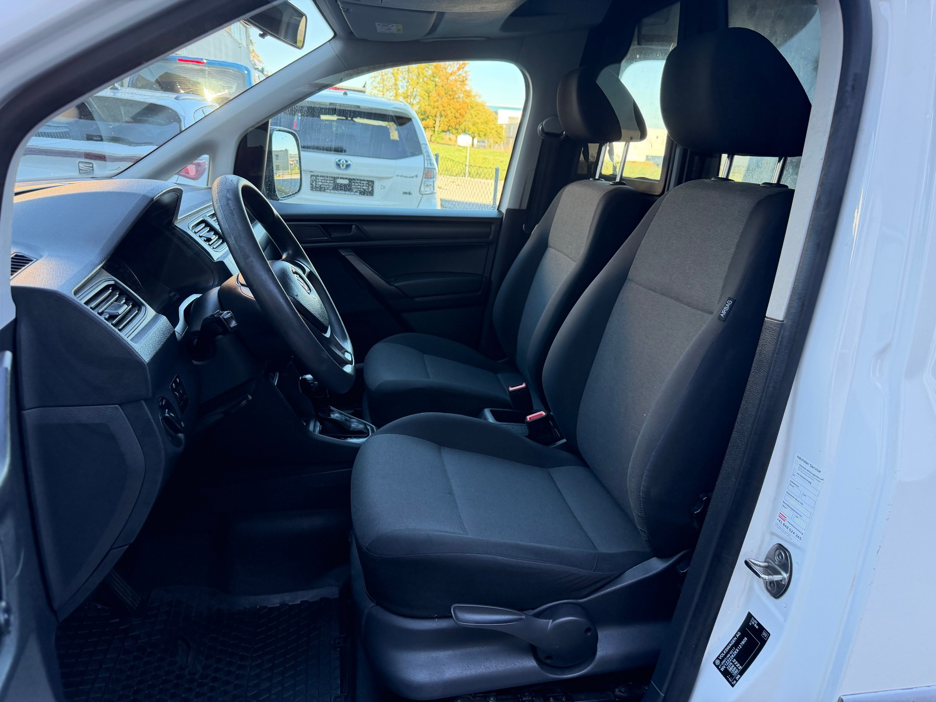VW Caddy Maxi 2.0TDI 4Motion BlueMotion Technology DSG ** Klimaanlage ** Anh-Kupplung ** Airbag ** Frisch Ab MFK & Service **-image-2