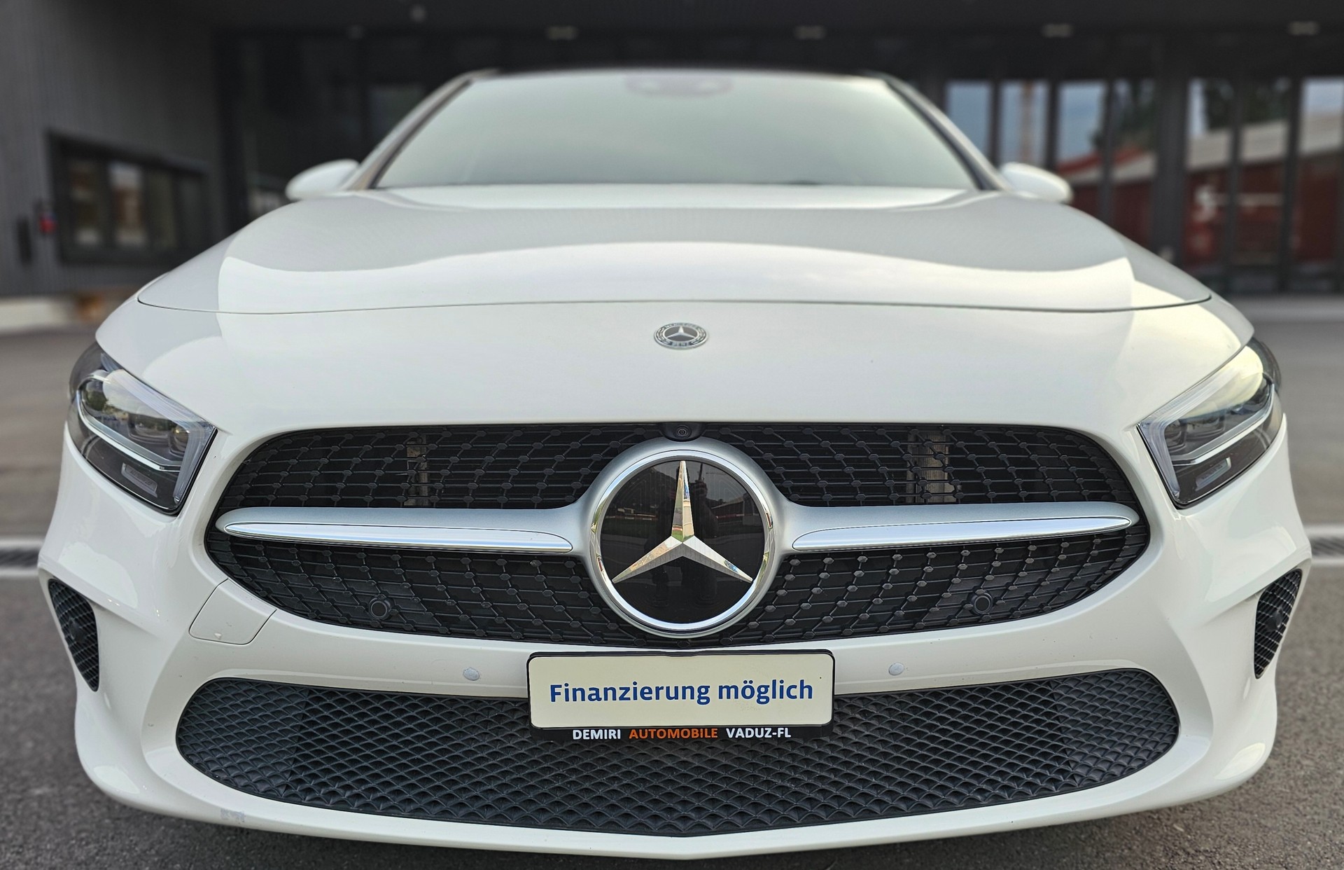 MERCEDES-BENZ A 220 Progressive 7G-DCT 4Matic-image-6