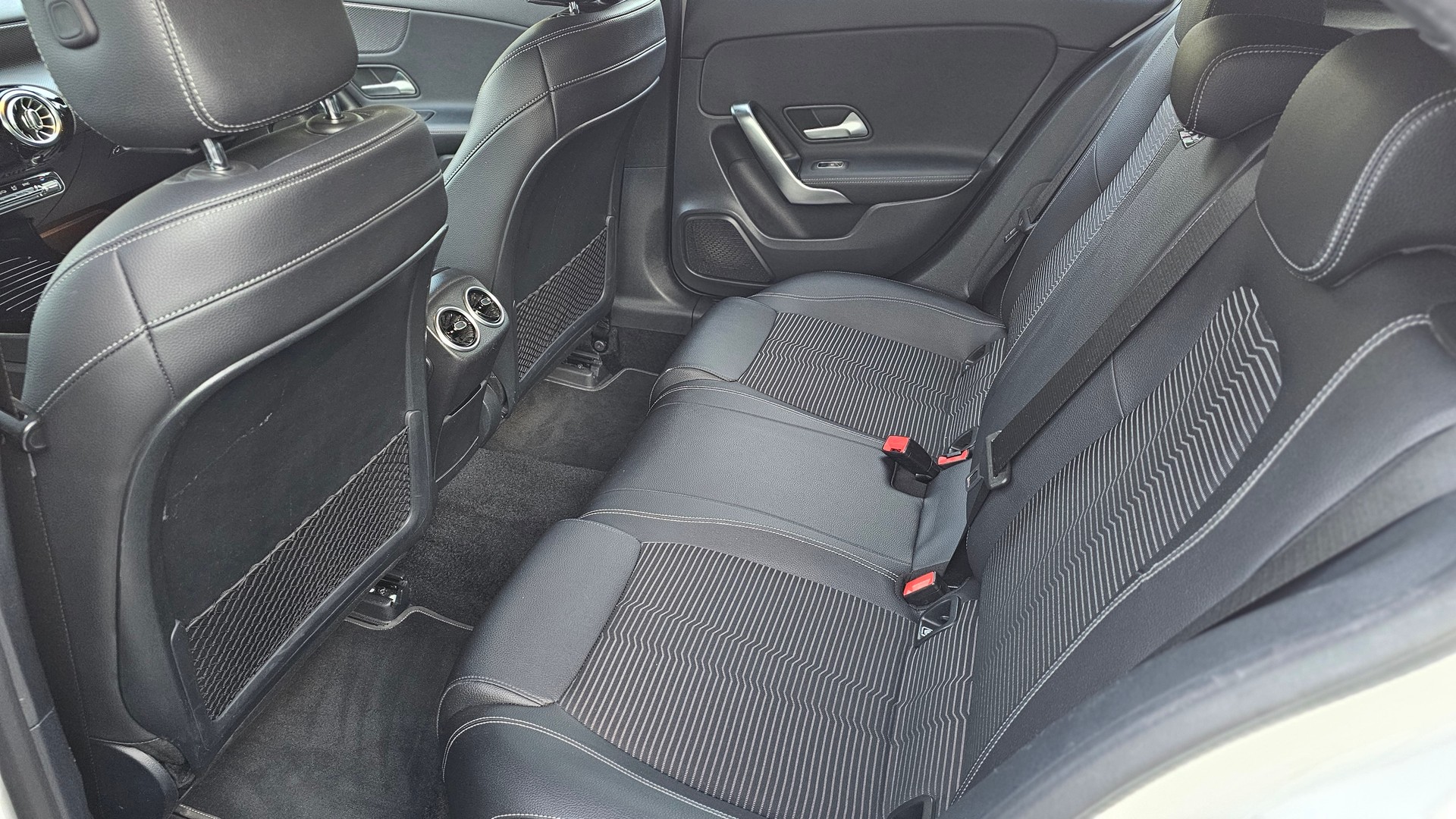 MERCEDES-BENZ A 220 Progressive 7G-DCT 4Matic-image-9