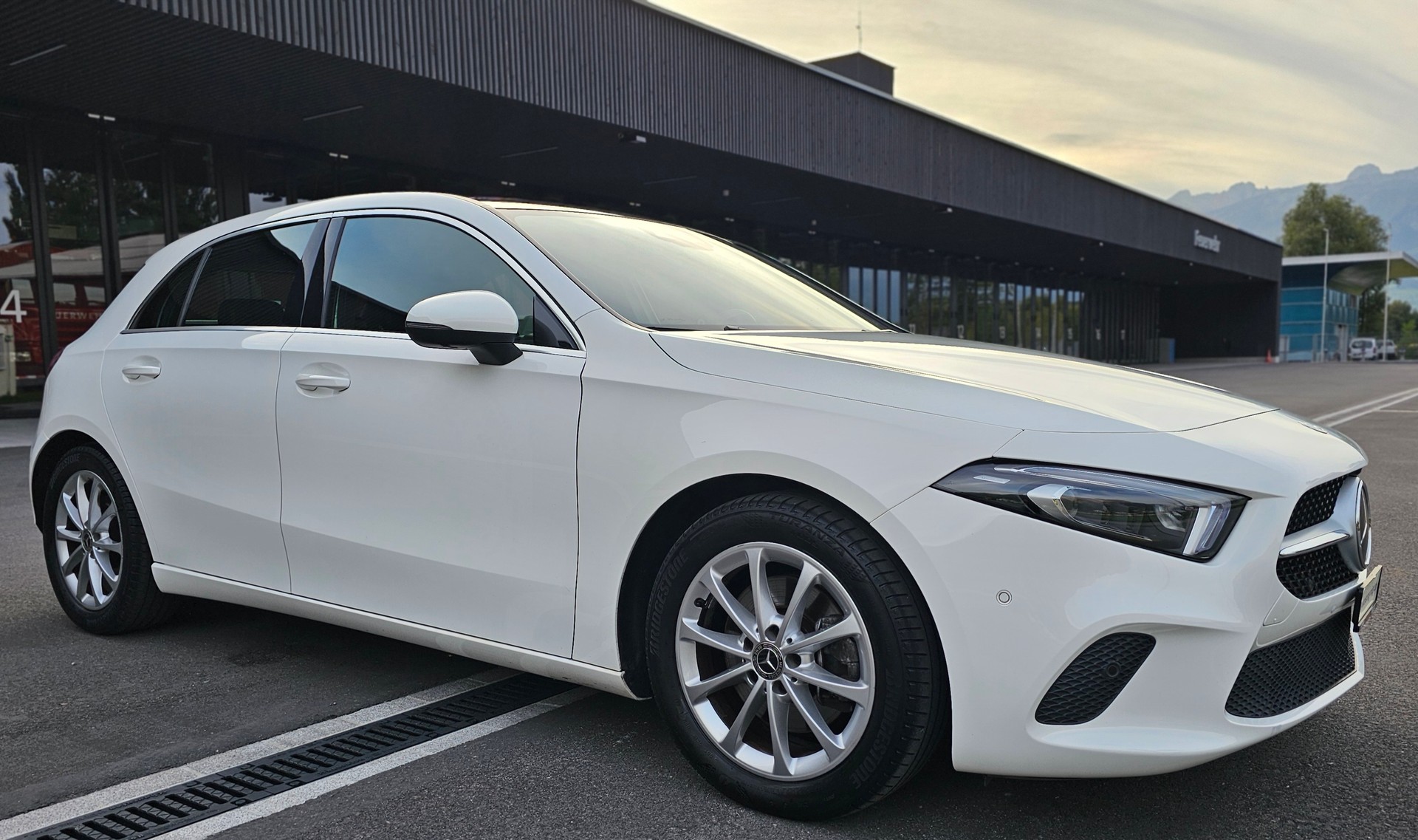 MERCEDES-BENZ A 220 Progressive 7G-DCT 4Matic-image-3