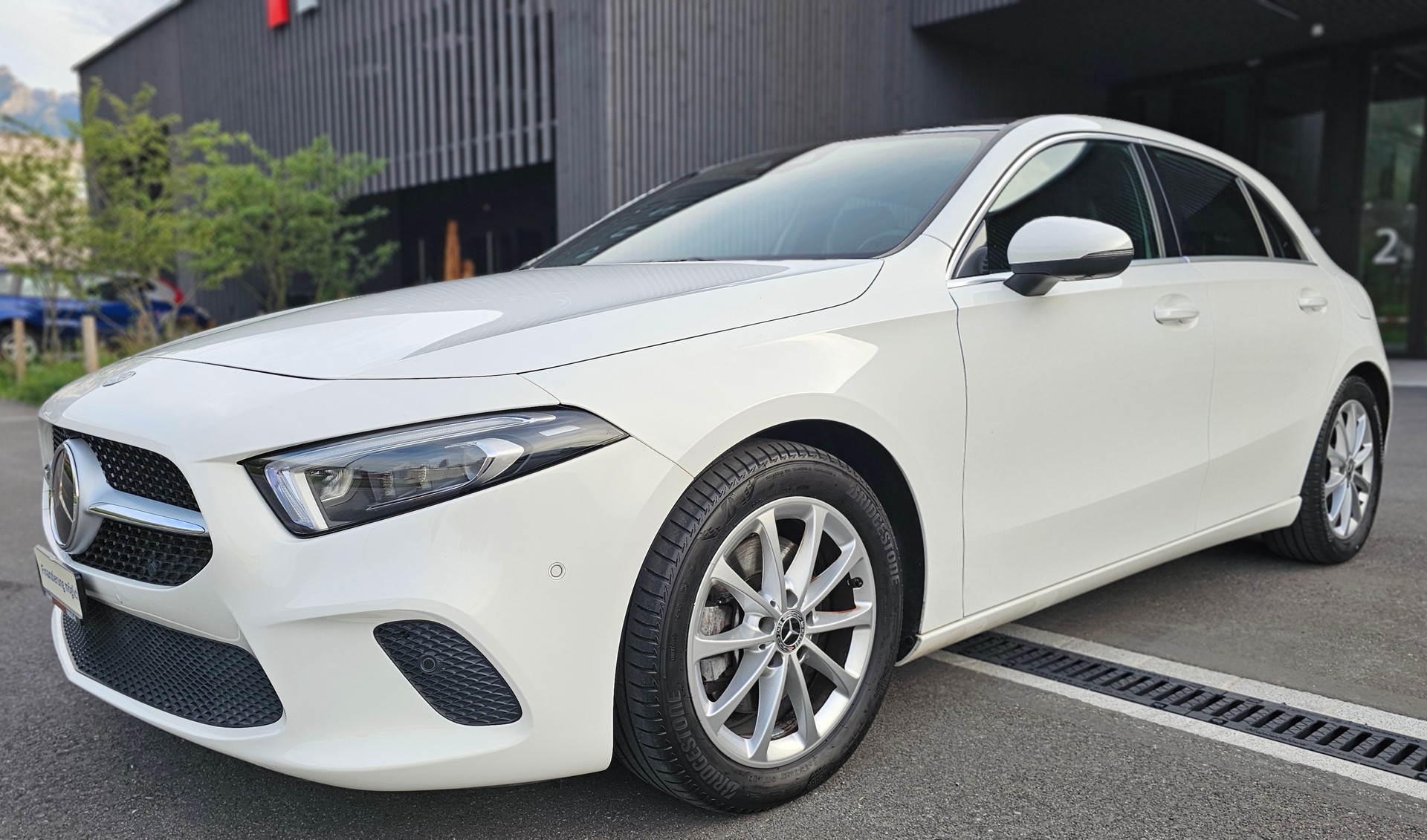 MERCEDES-BENZ A 220 Progressive 7G-DCT 4Matic-image-0