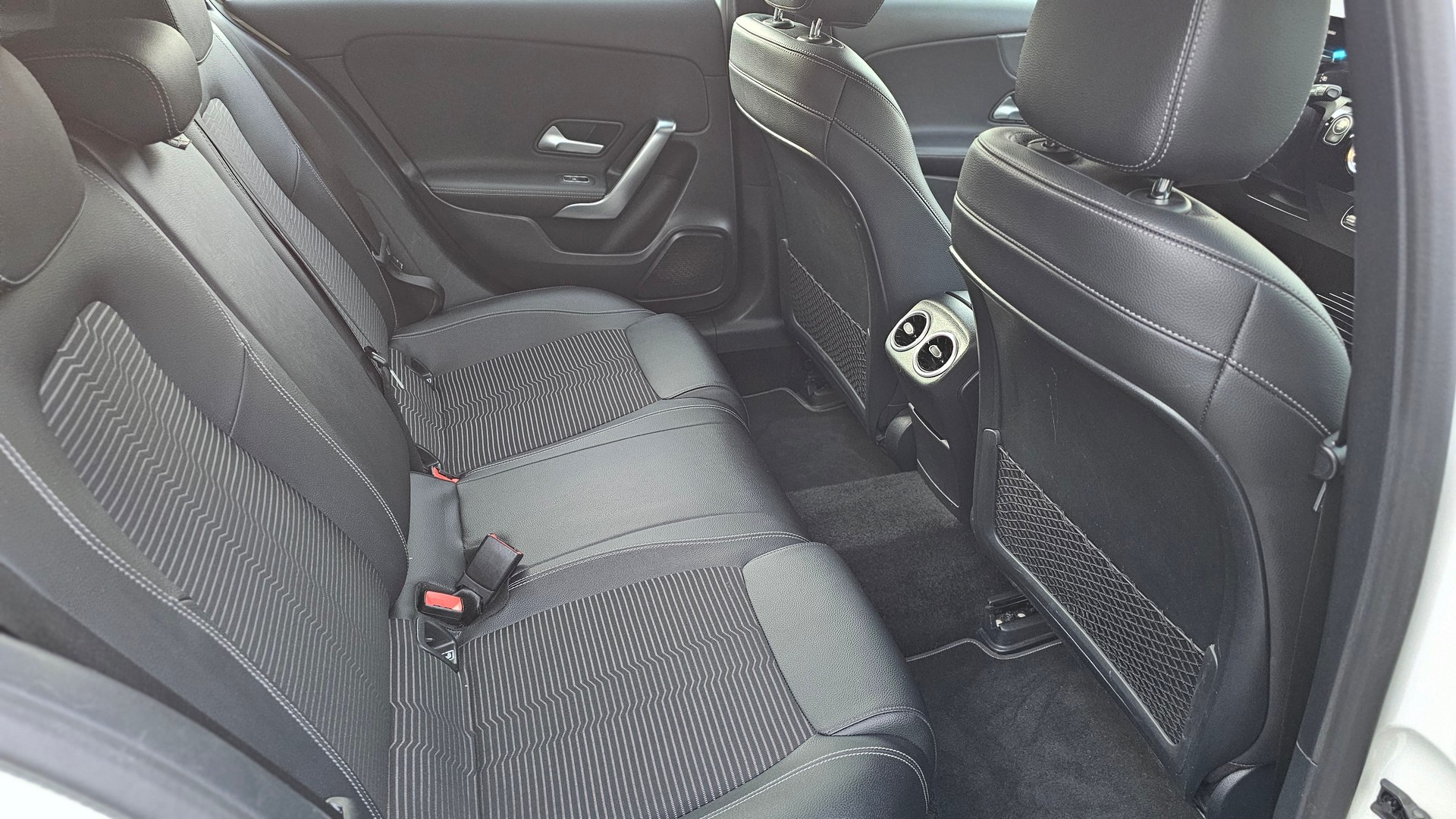 MERCEDES-BENZ A 220 Progressive 7G-DCT 4Matic-image-11
