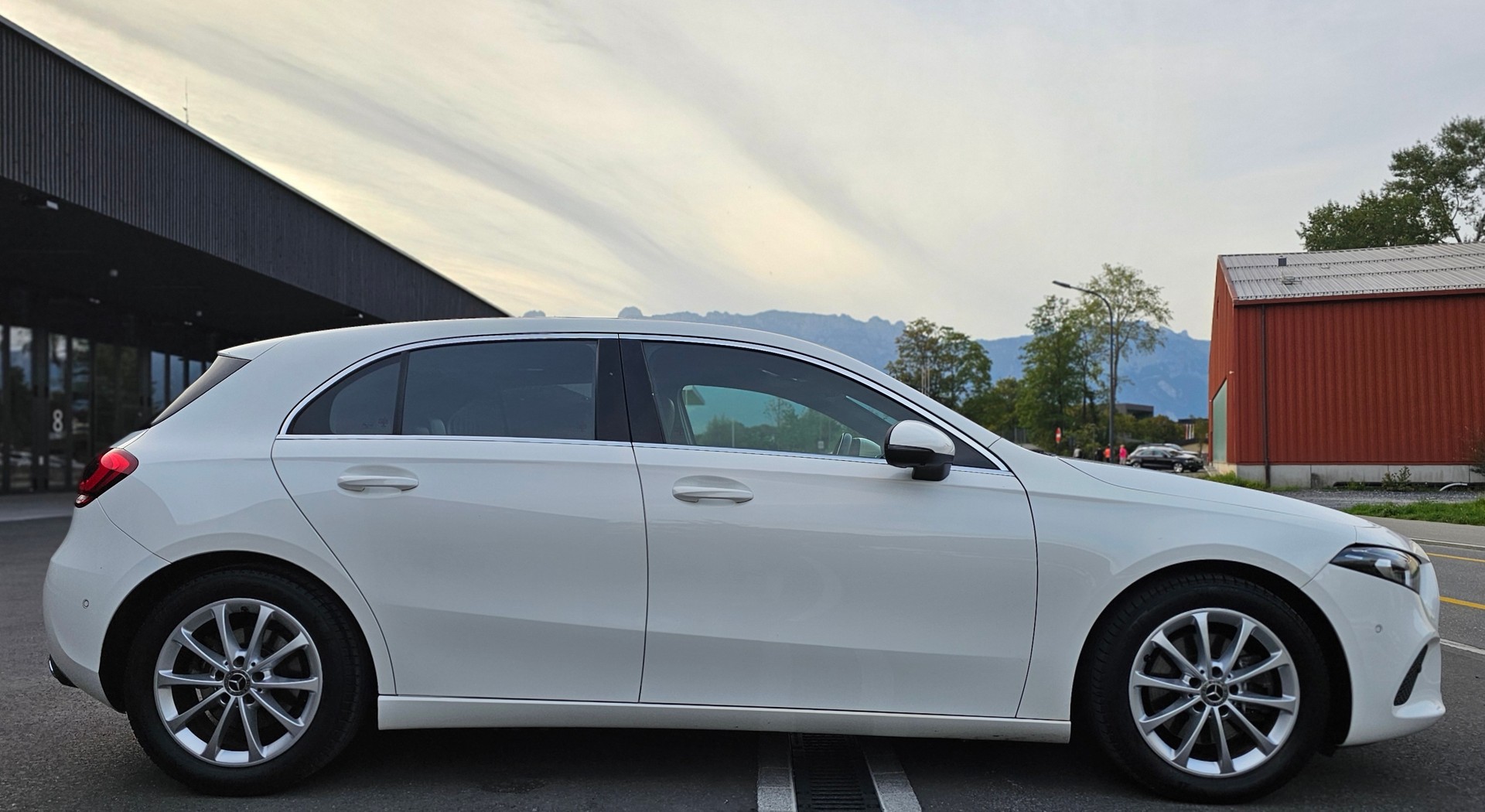 MERCEDES-BENZ A 220 Progressive 7G-DCT 4Matic-image-4