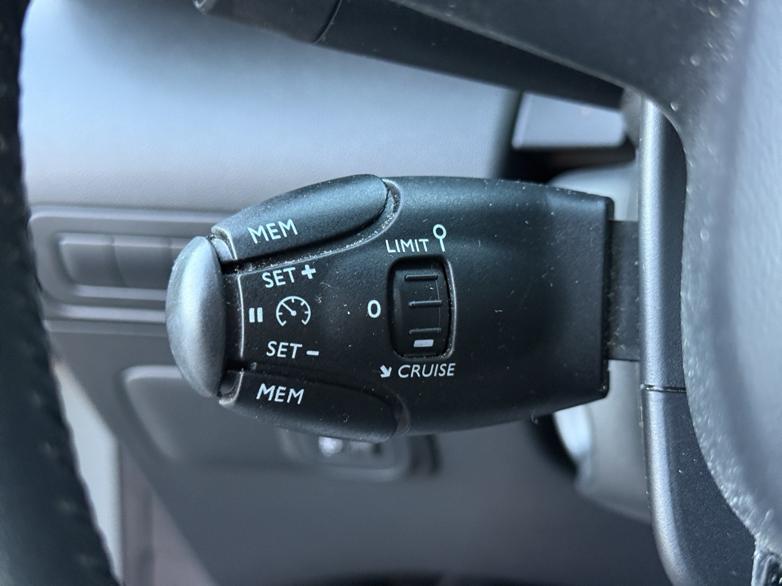 CITROEN C3 Aircross 1.2i PureTech Shine Pack EAT6-image-21