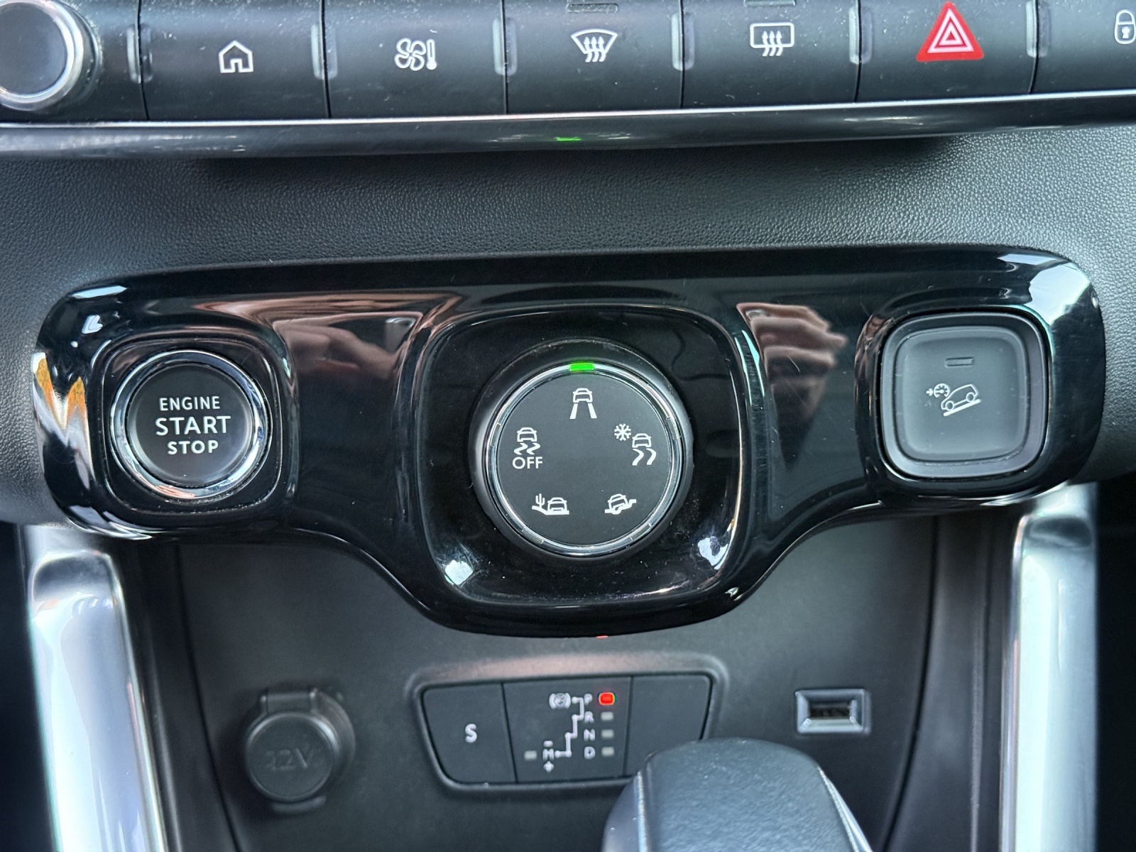 CITROEN C3 Aircross 1.2i PureTech Shine Pack EAT6-image-24