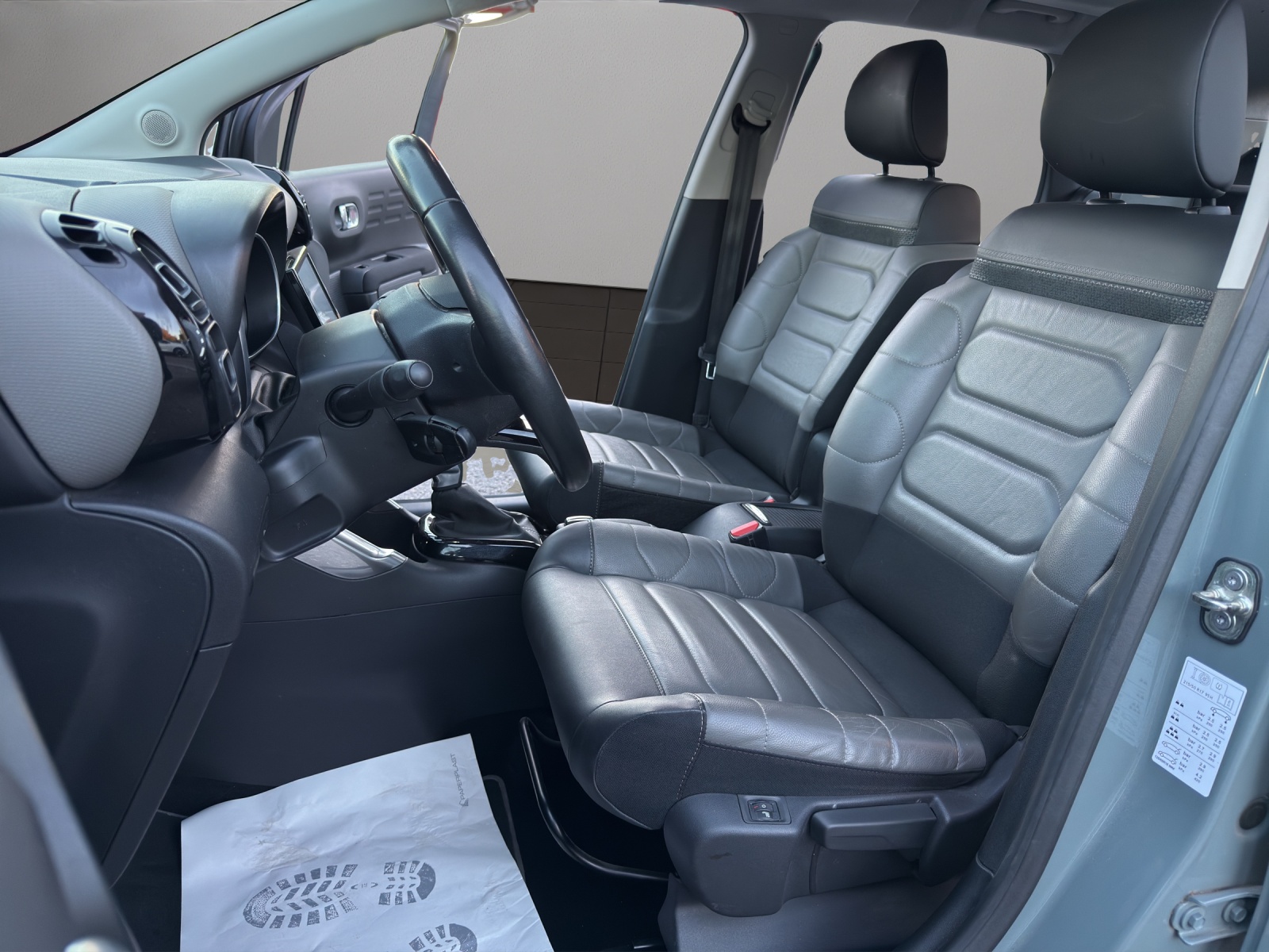 CITROEN C3 Aircross 1.2i PureTech Shine Pack EAT6-image-8
