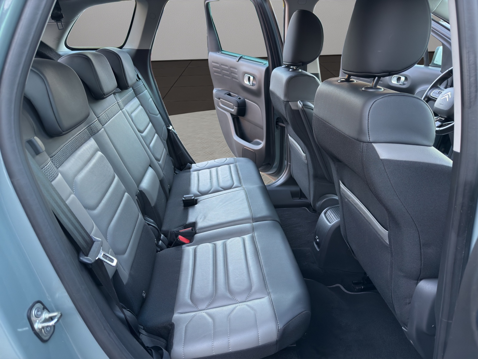 CITROEN C3 Aircross 1.2i PureTech Shine Pack EAT6-image-17