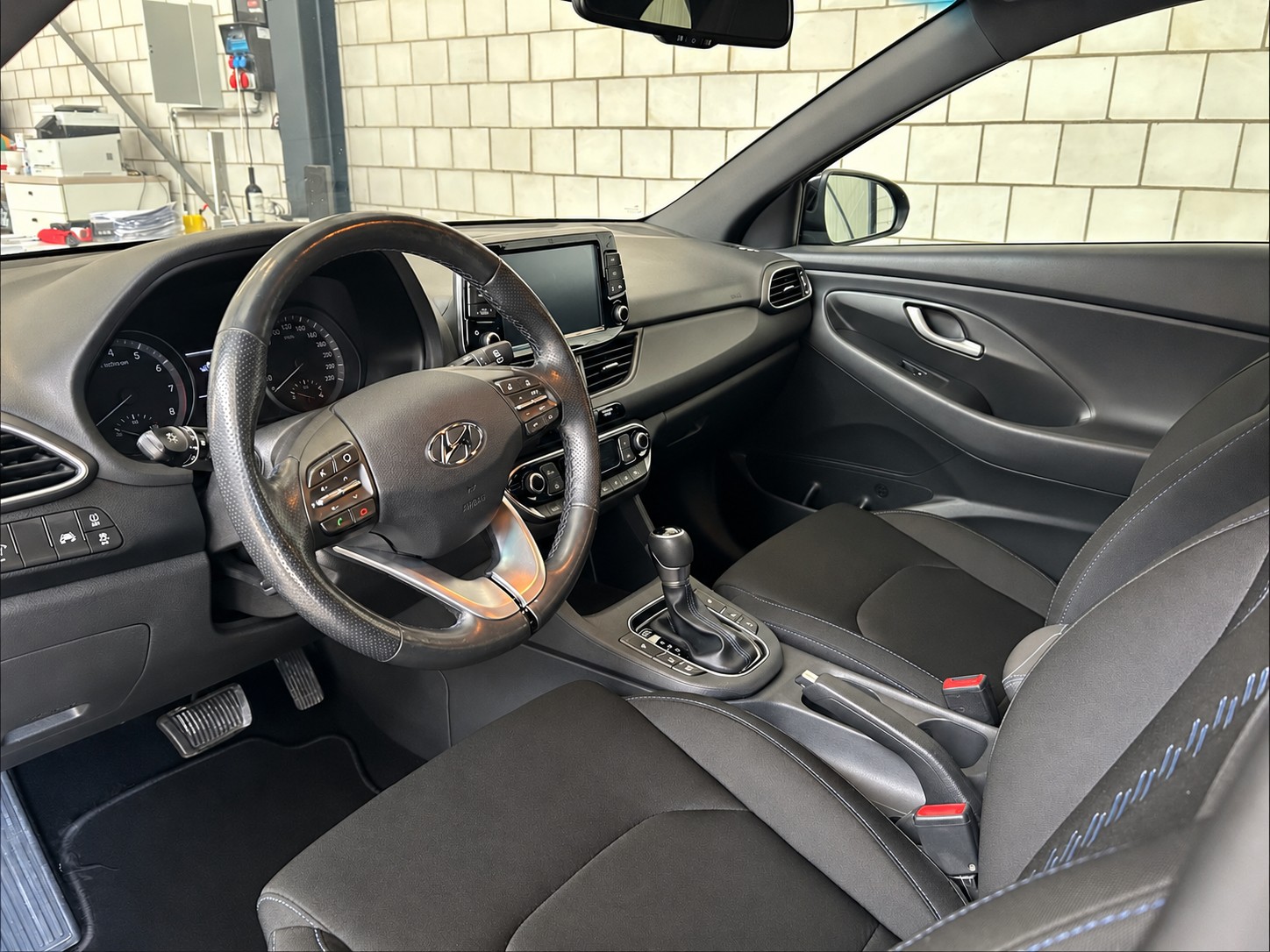 HYUNDAI i30 Wagon 1.4 T-GDi Amplia DCT-image-5