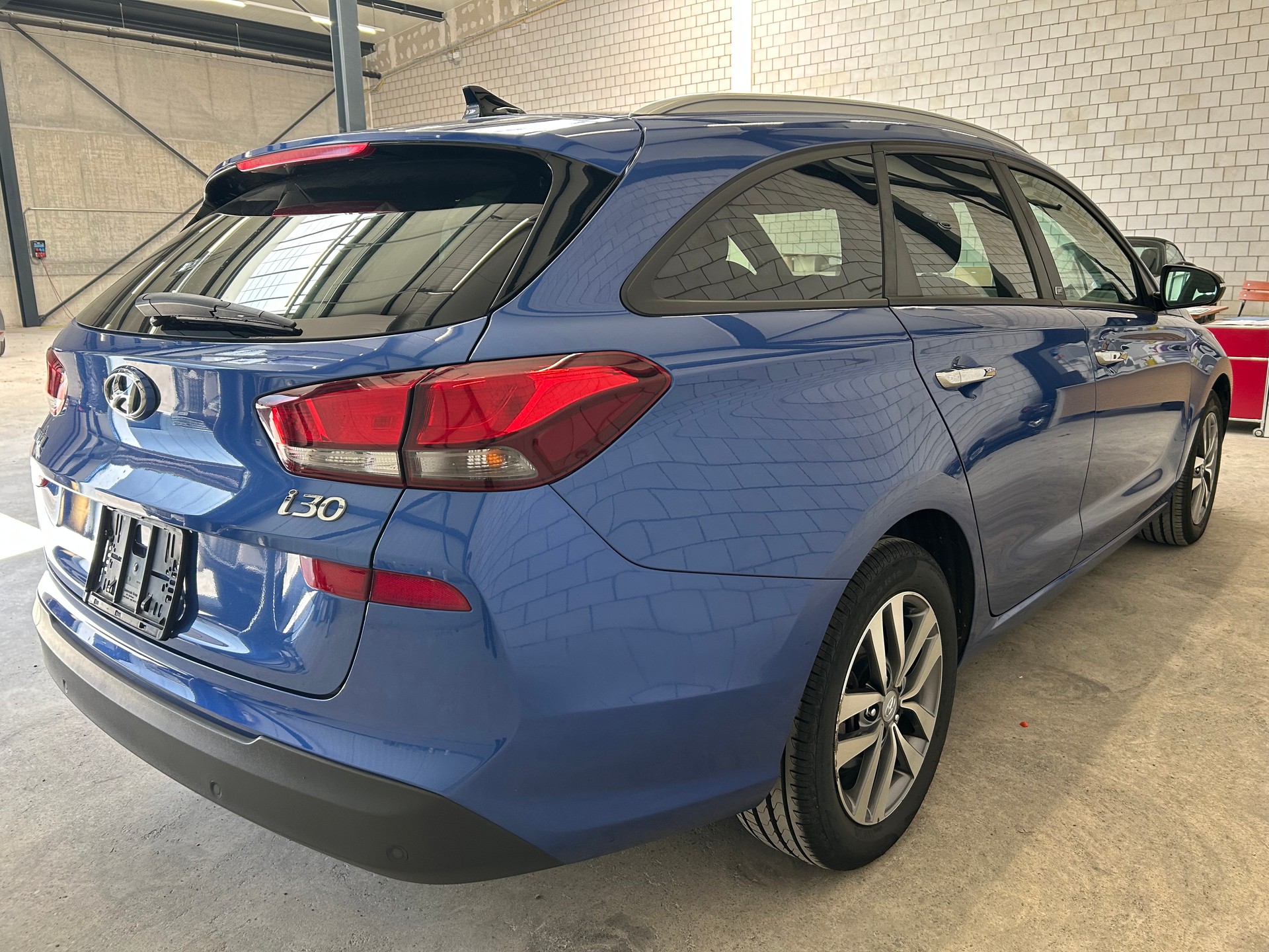 HYUNDAI i30 Wagon 1.4 T-GDi Amplia DCT-image-3
