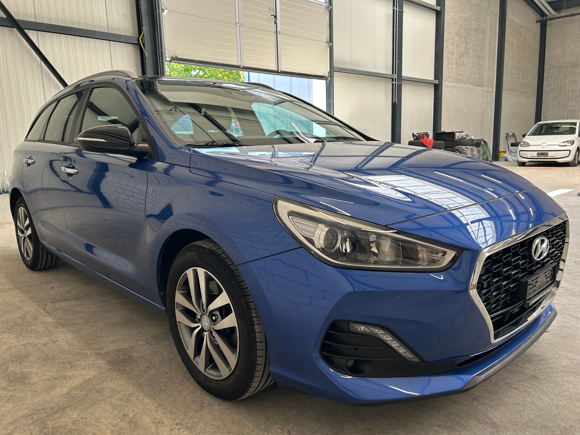 HYUNDAI i30 Wagon 1.4 T-GDi Amplia DCT-image-2