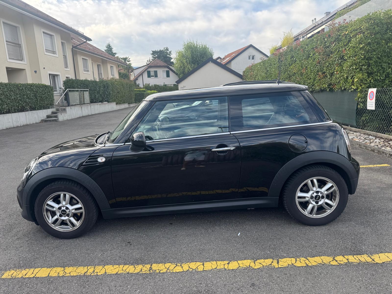 MINI 1.6i Cooper-image-3