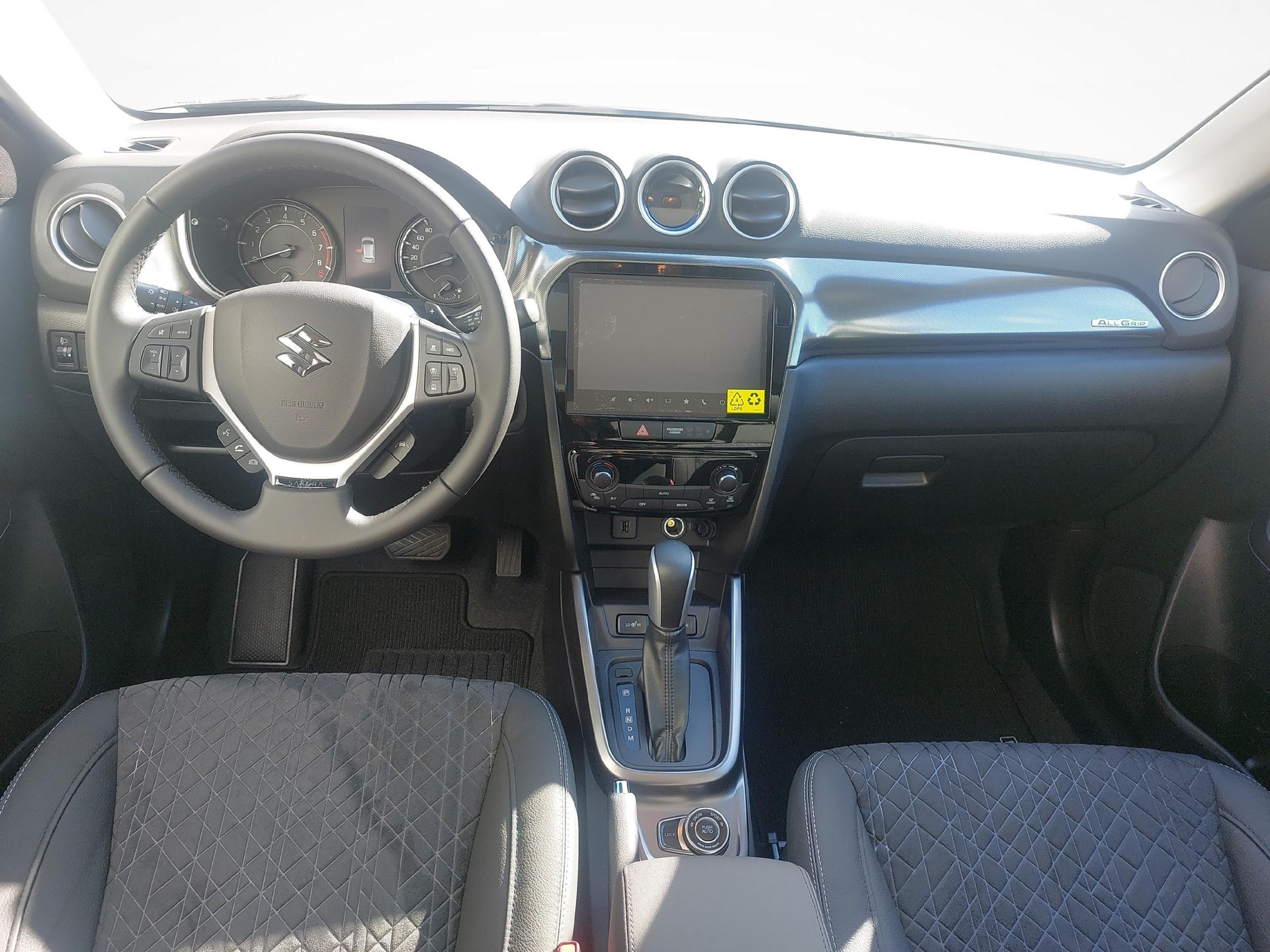 SUZUKI Vitara 1.4 T Sakura Top Hybrid 4x4 / 1.99% Leasing-image-8