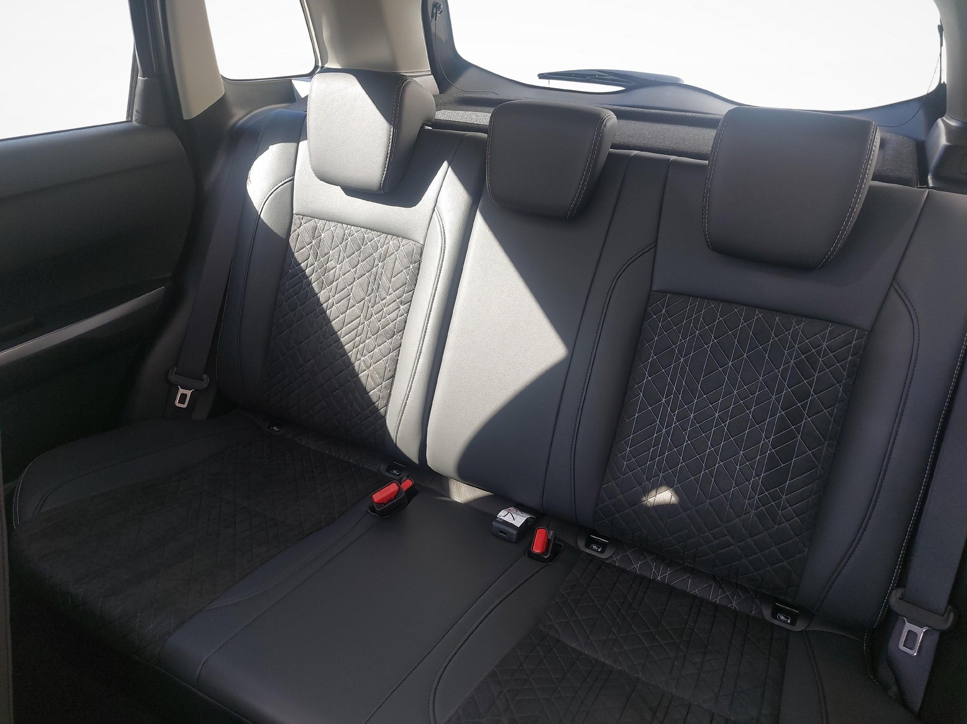SUZUKI Vitara 1.4 T Sakura Top Hybrid 4x4 / 1.99% Leasing-image-10