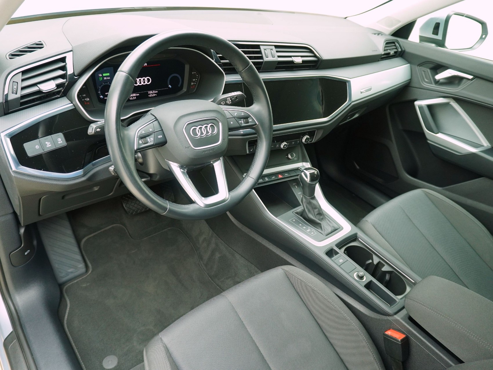 AUDI Q3 Sportback 45 TFSI e S-Tronic-image-9