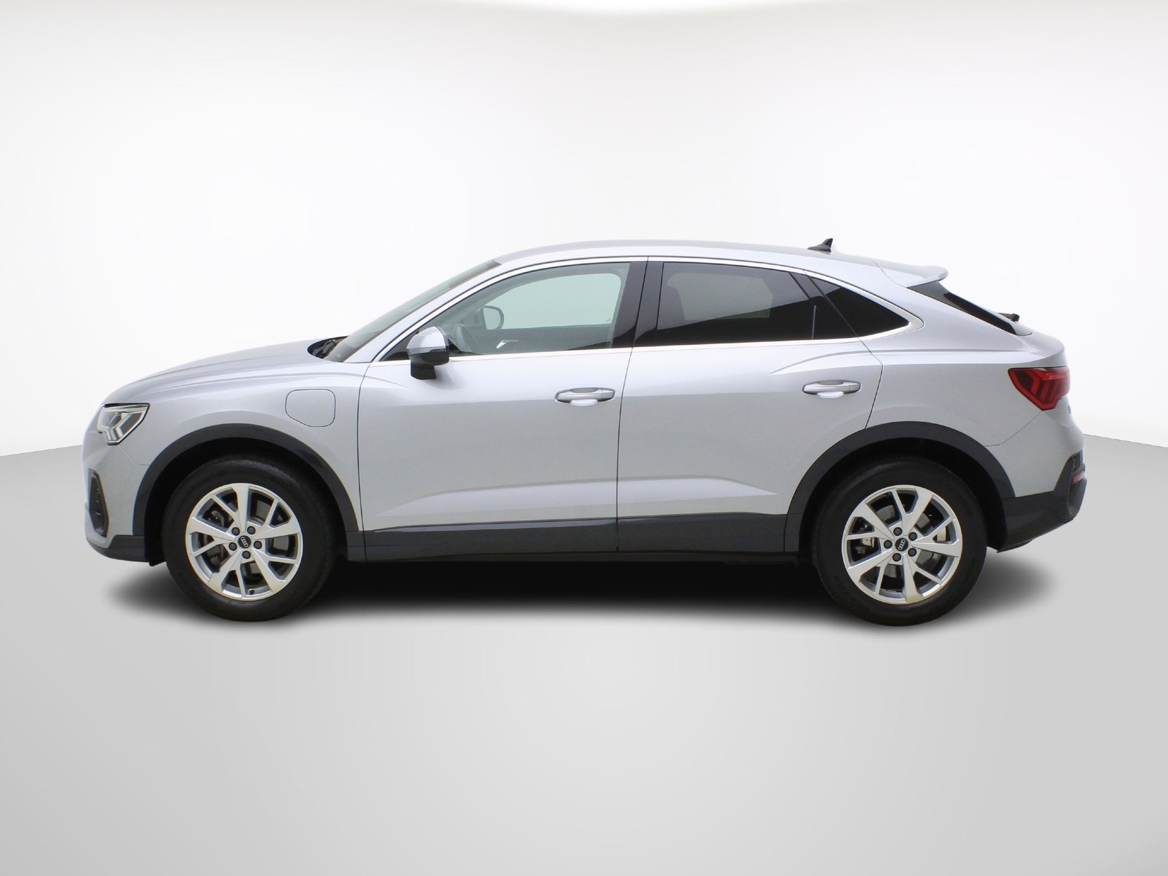 AUDI Q3 Sportback 45 TFSI e S-Tronic-image-2