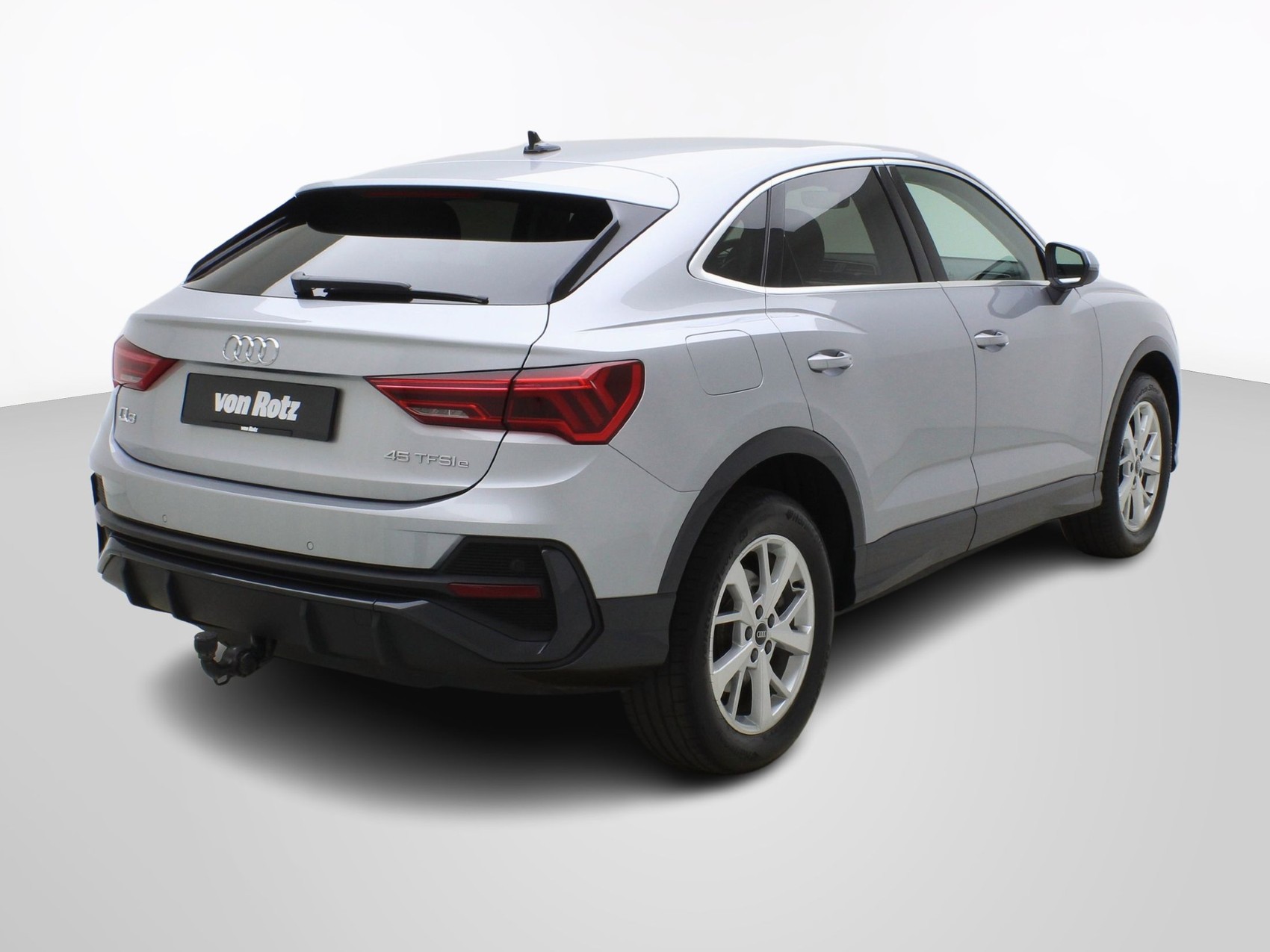 AUDI Q3 Sportback 45 TFSI e S-Tronic-image-4