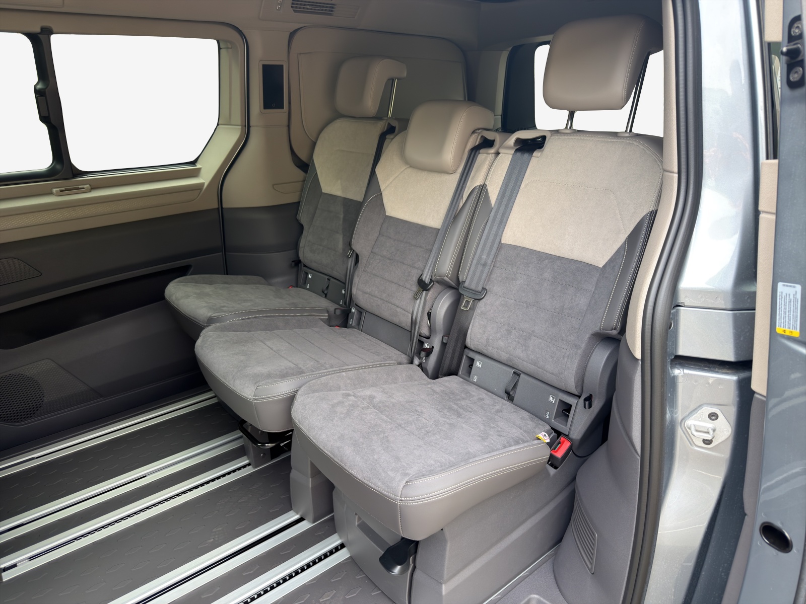 VW California 2.0 TDI Beach Tour-image-11