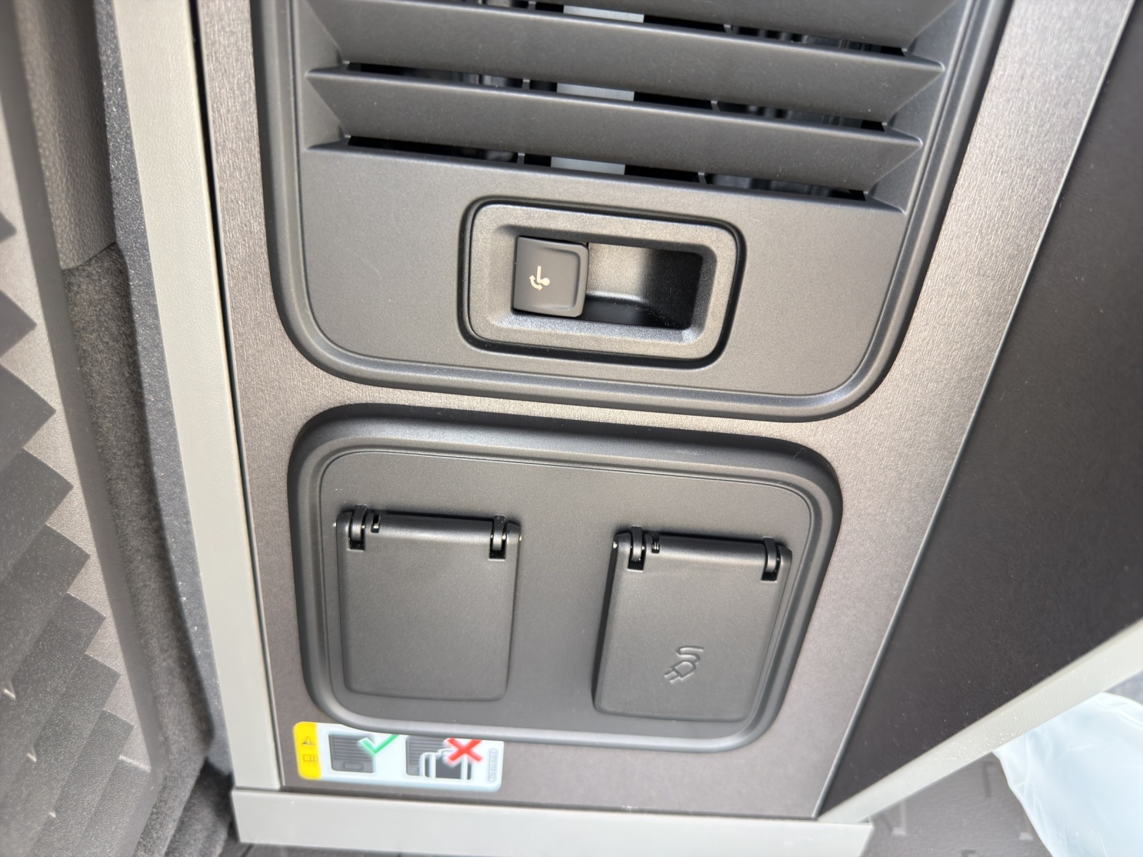 VW California 2.0 TDI Beach Tour-image-13