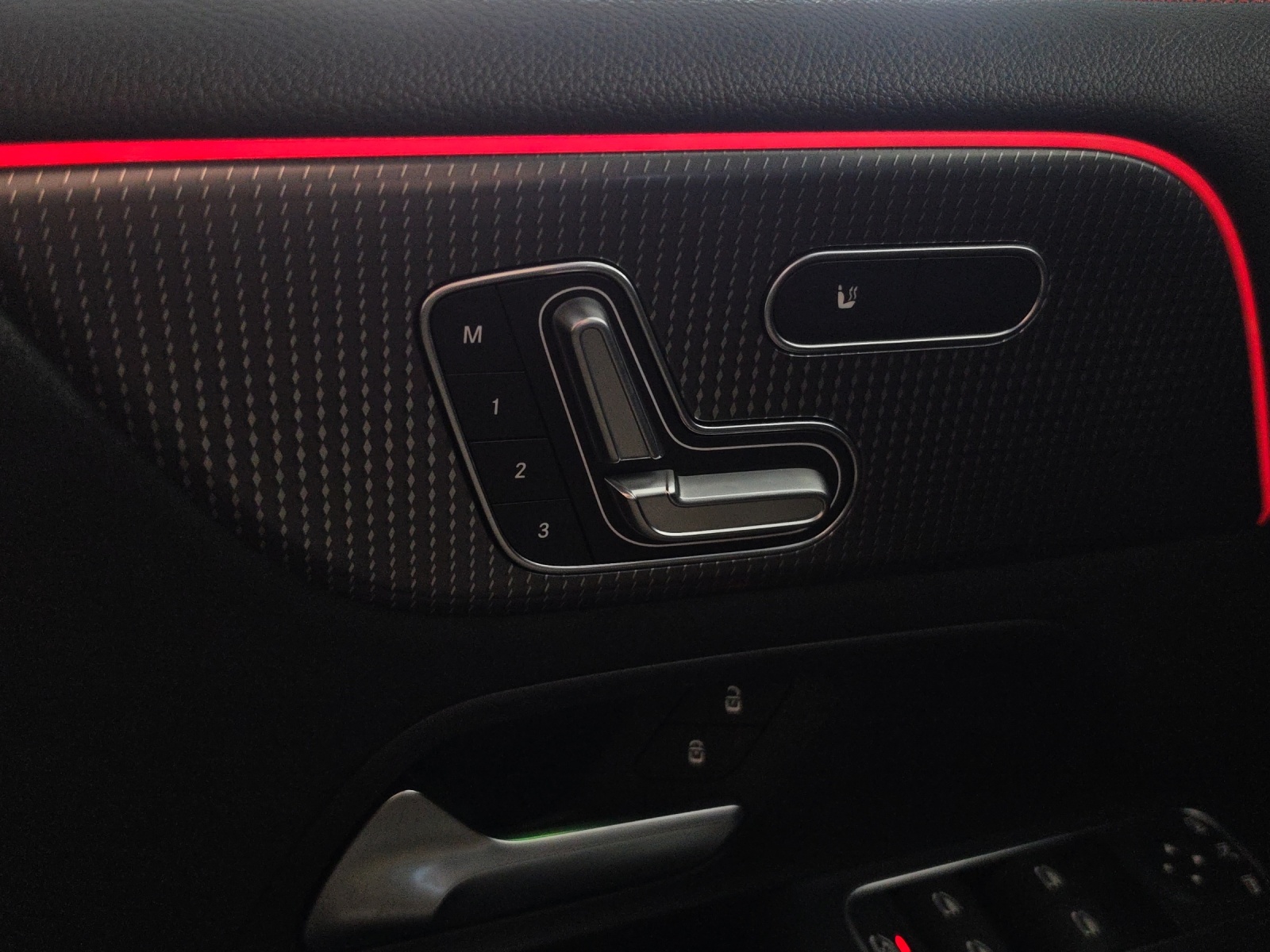 MERCEDES-BENZ EQB 350 AMG Line 4Matic-image-18
