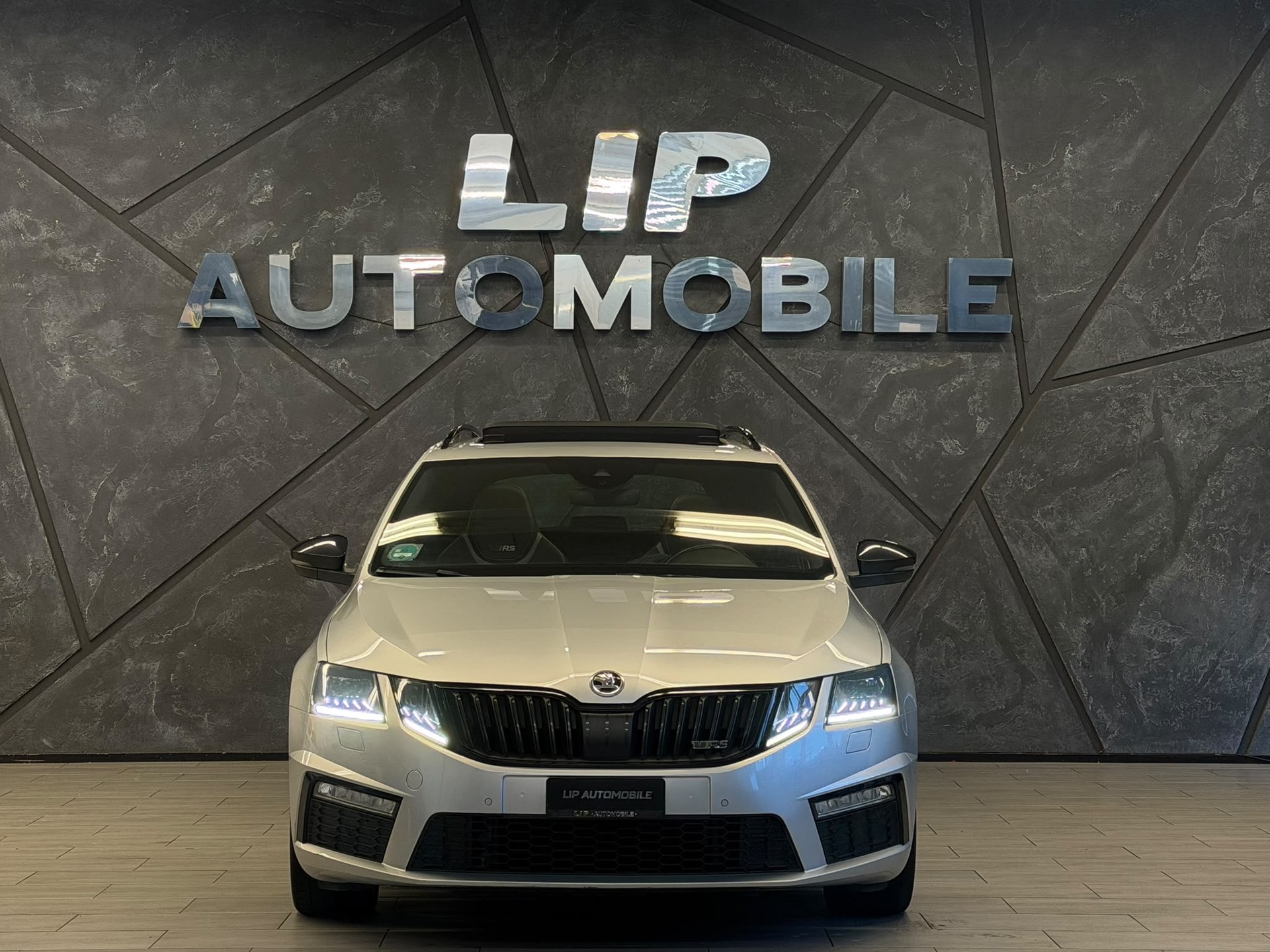 SKODA Octavia Combi 2.0 TDI RS 4x4 DSG-image-1