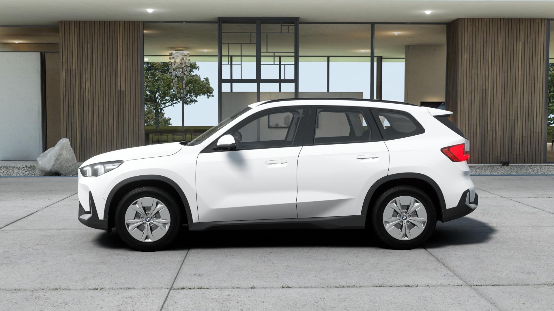 BMW iX1 30 xDrive-image-1
