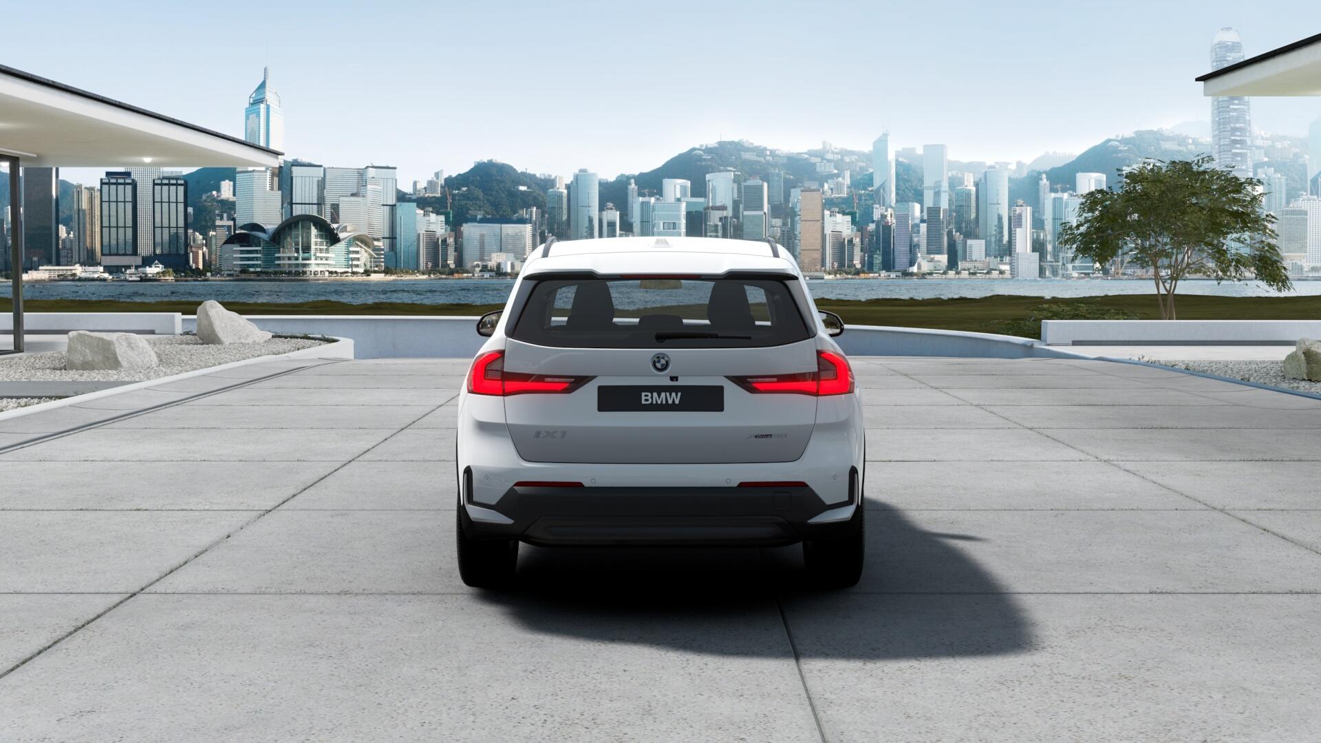 BMW iX1 30 xDrive-image-2