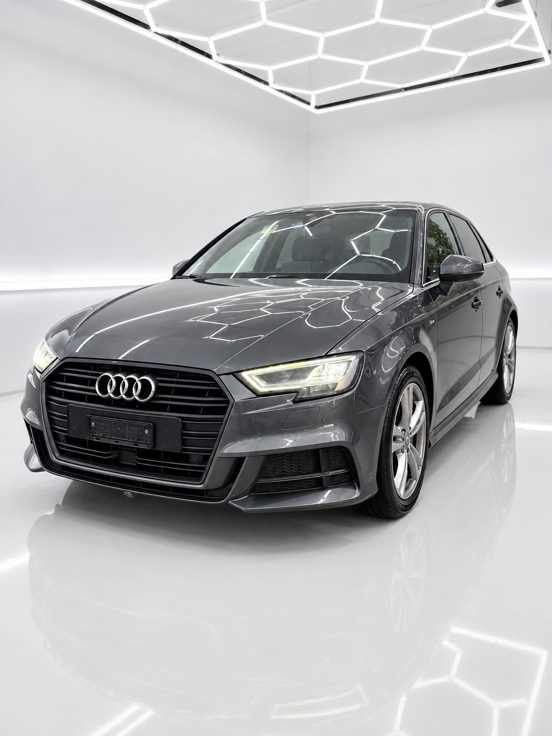 AUDI A3 Sportback 1.5 TFSI S-tronic Sport-image-0