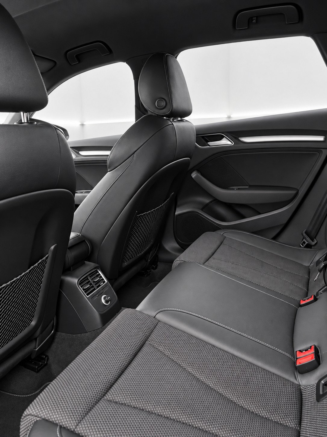 AUDI A3 Sportback 1.5 TFSI S-tronic Sport-image-8