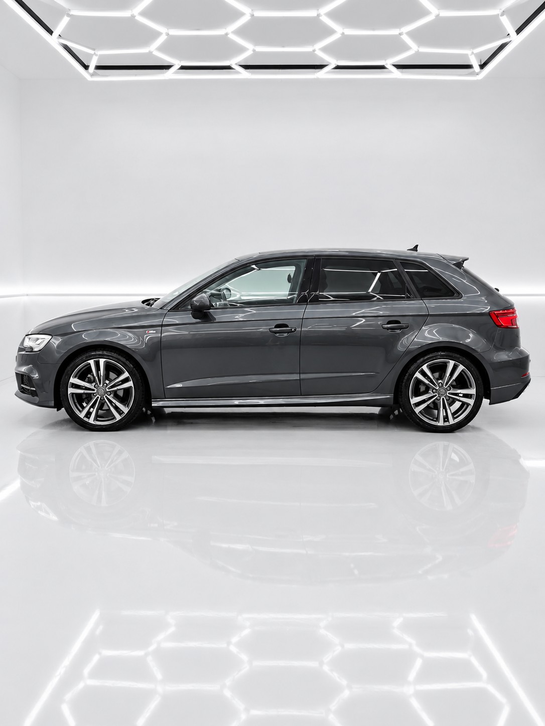 AUDI A3 Sportback 1.5 TFSI S-tronic Sport-image-2