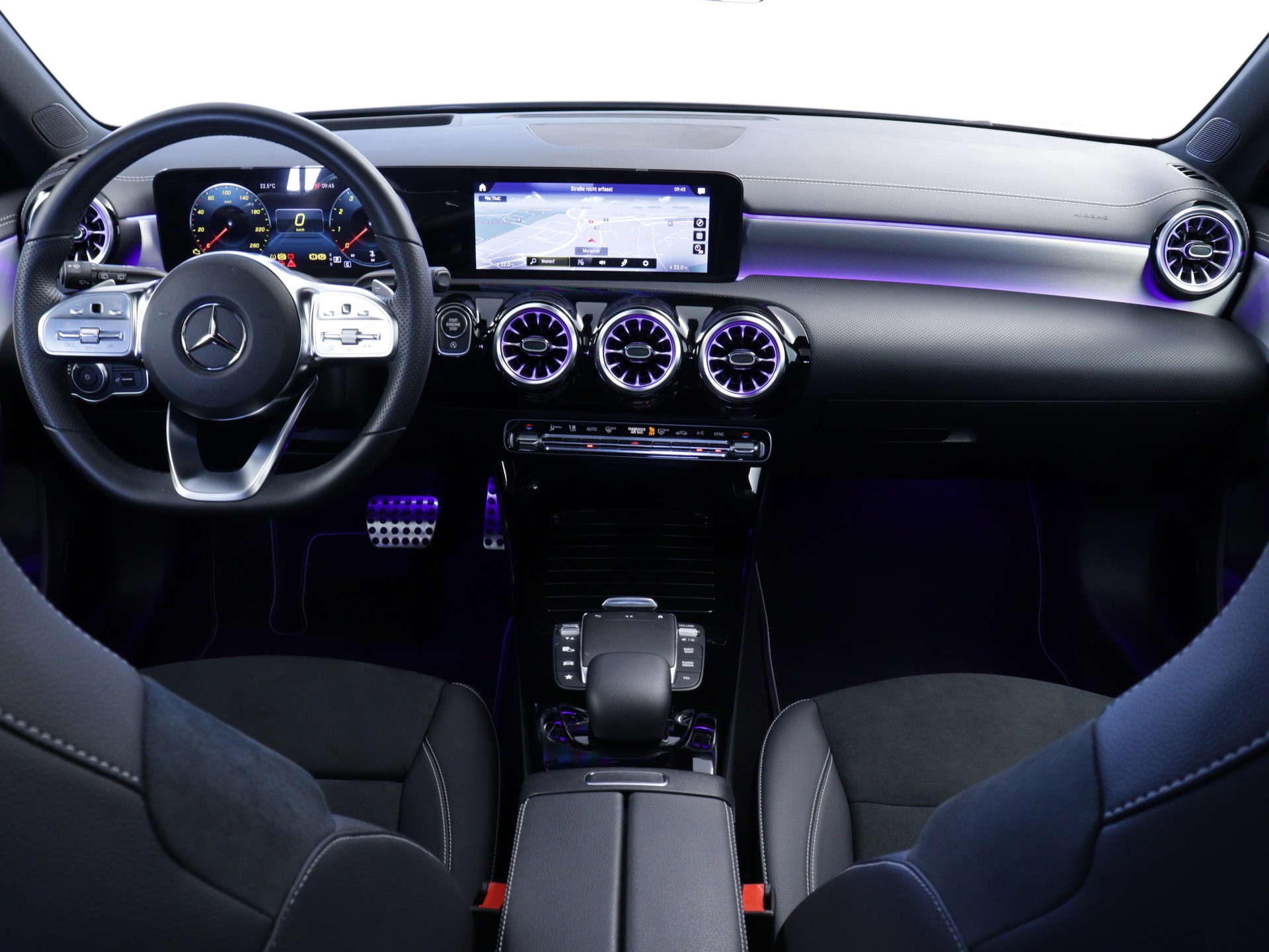 MERCEDES-BENZ A 180 Night Star AMG Line-image-4