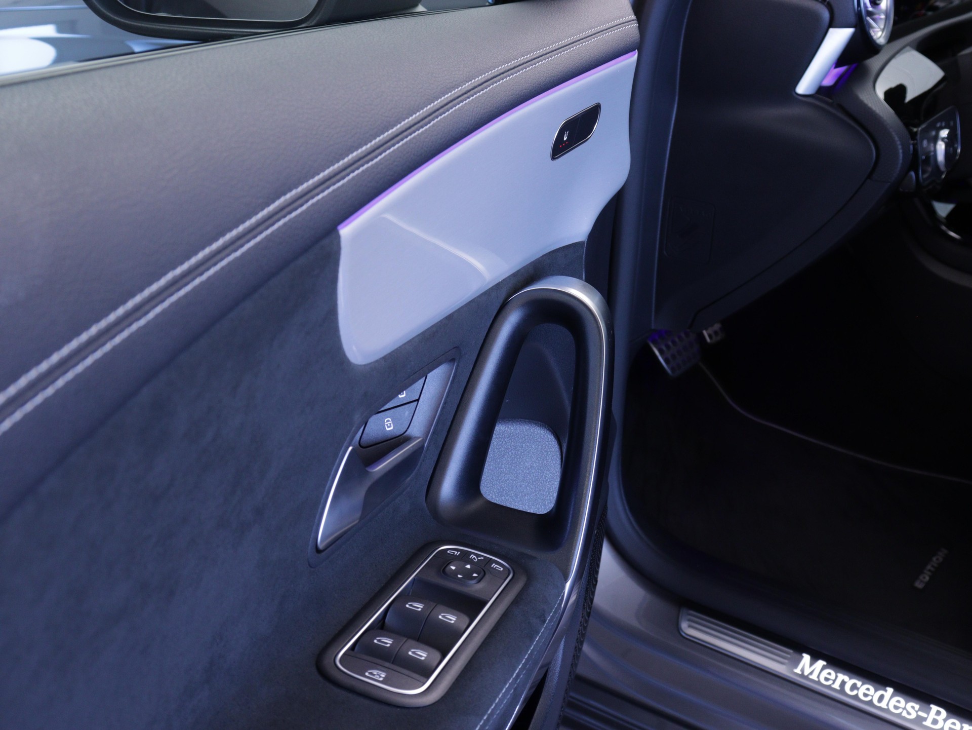 MERCEDES-BENZ A 180 Night Star AMG Line-image-8