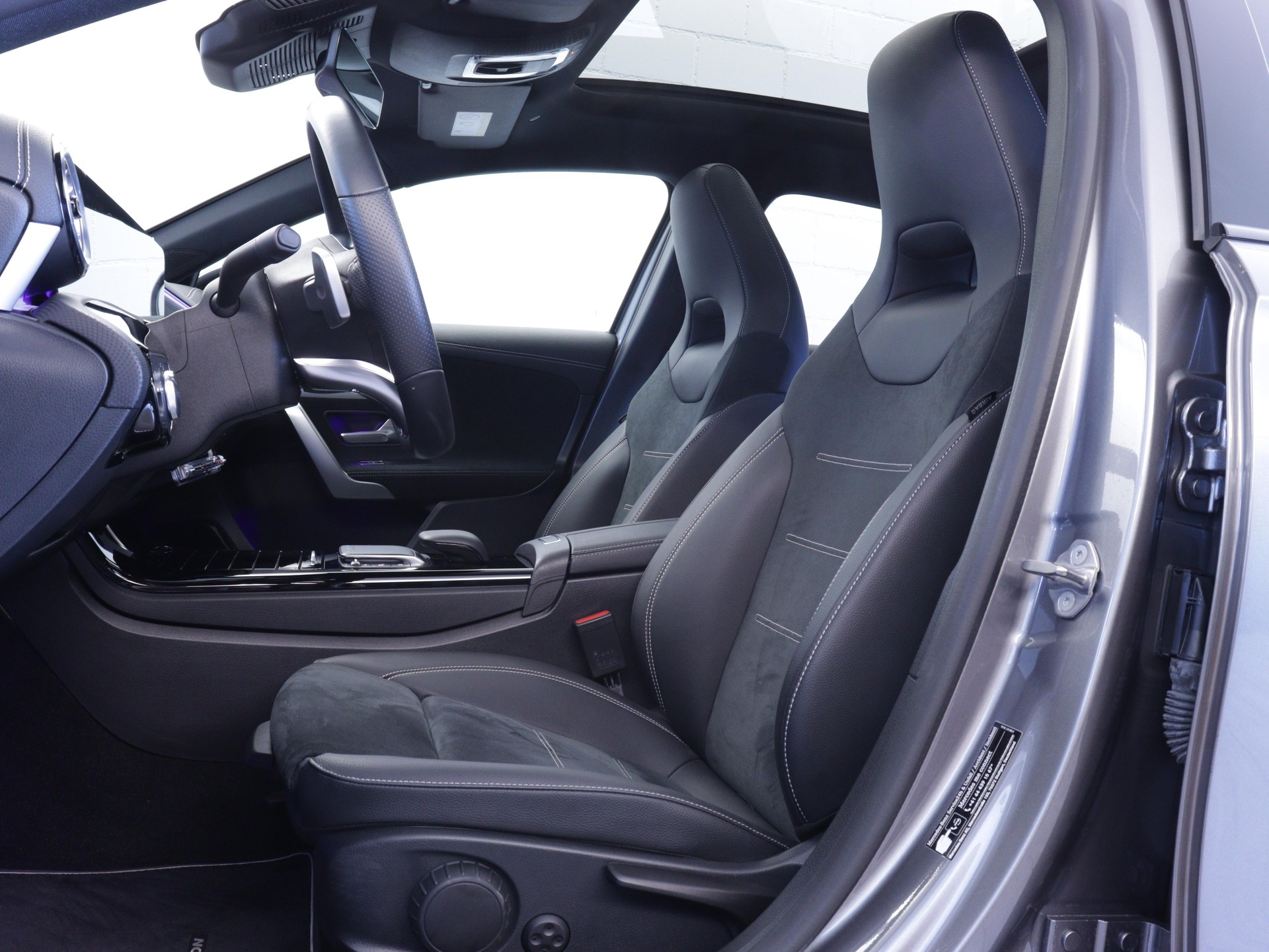 MERCEDES-BENZ A 180 Night Star AMG Line-image-7