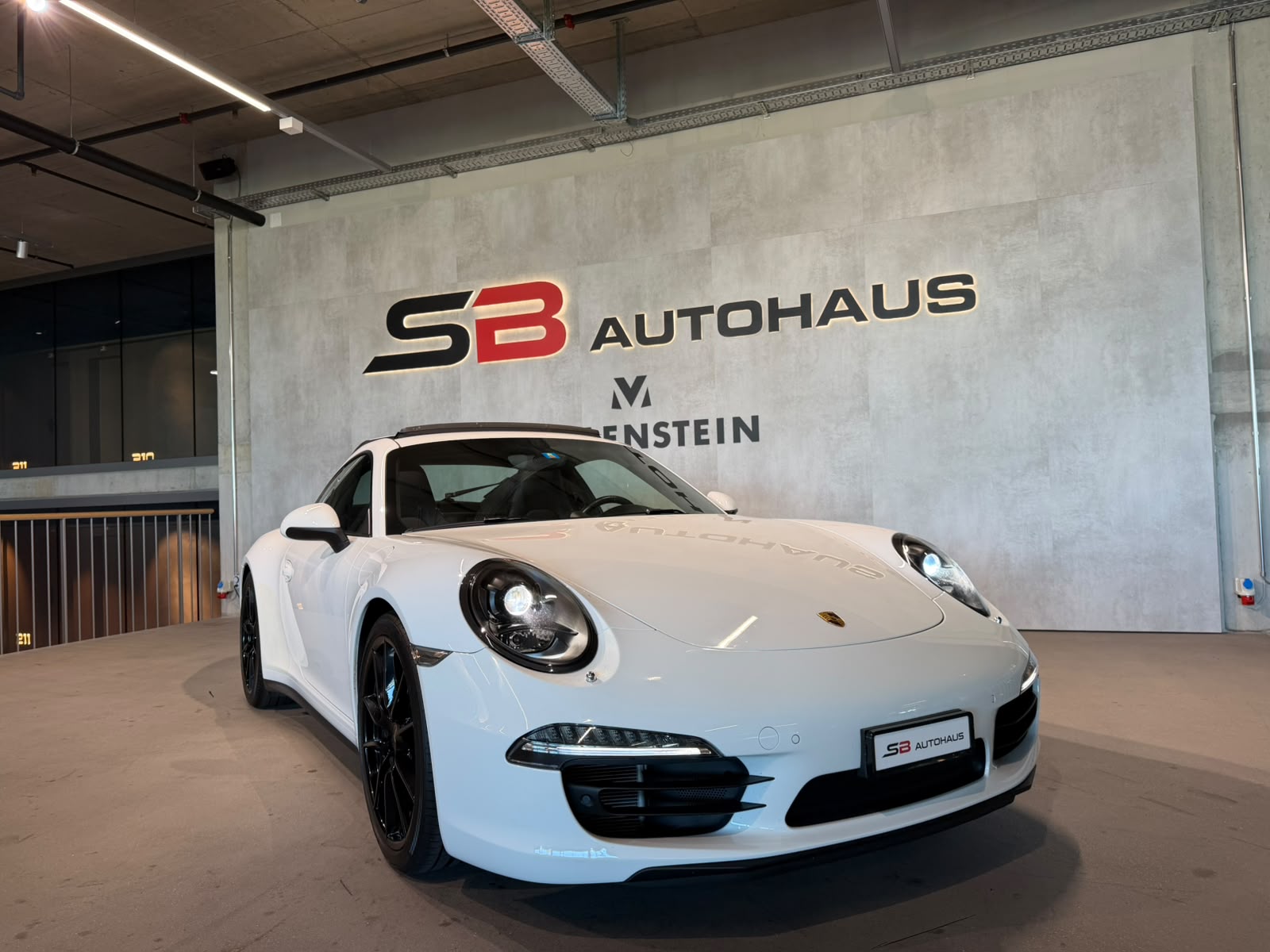 PORSCHE 911 Carrera 4S PDK (CH)-image-1
