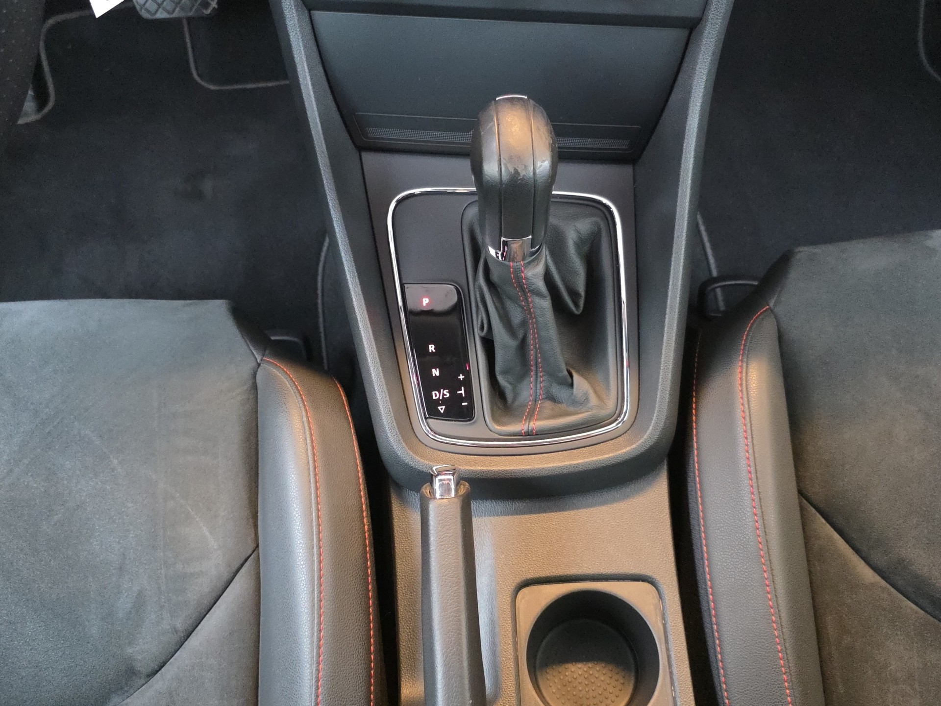 SEAT Leon ST 1.8 TSI FR Viva DSG-image-13