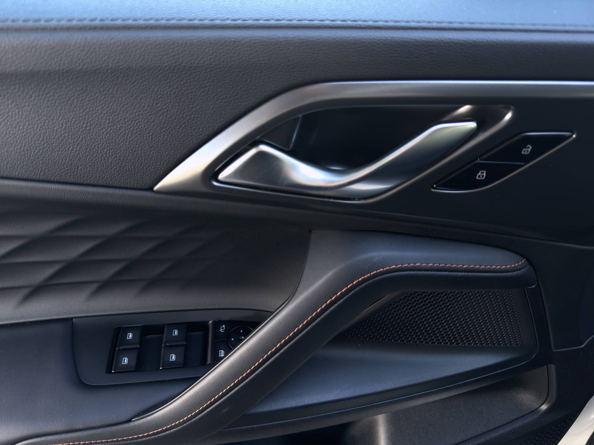 MG HS 1.5 Hybrid Luxury-image-8