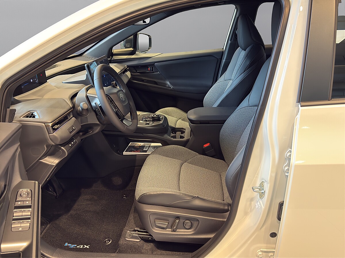 TOYOTA Style-image-1