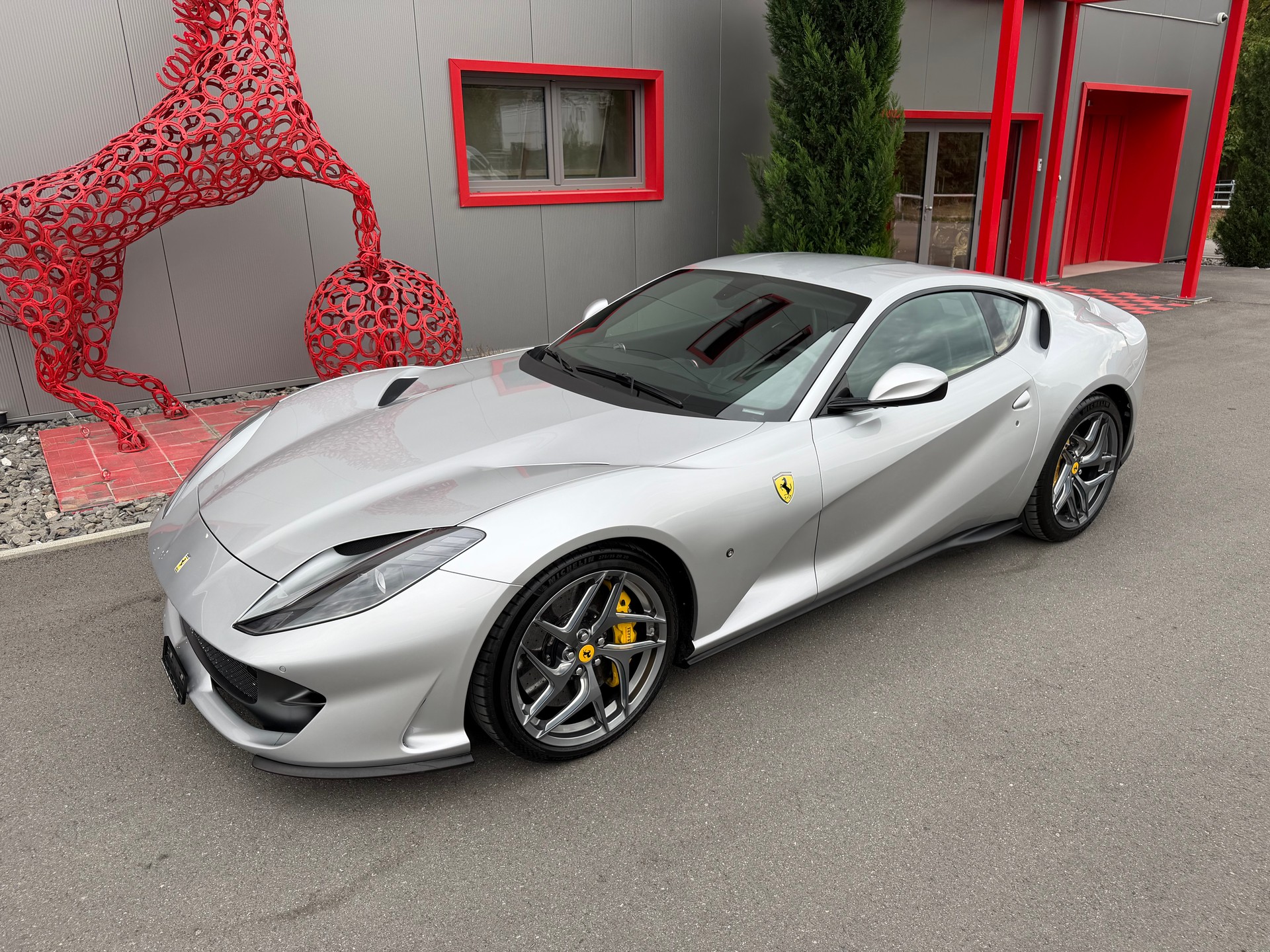 FERRARI 812 Superfast-image-9