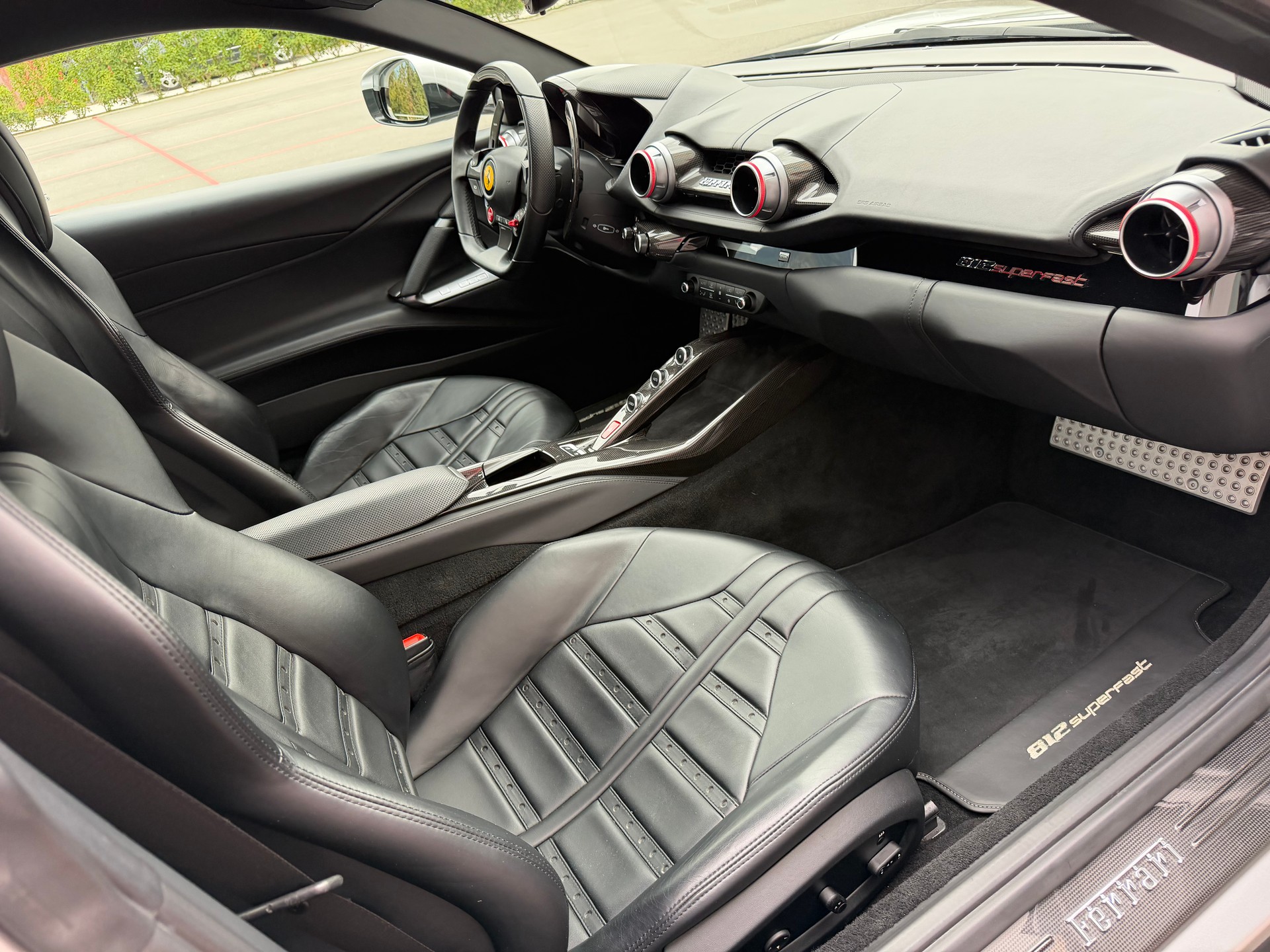 FERRARI 812 Superfast-image-15