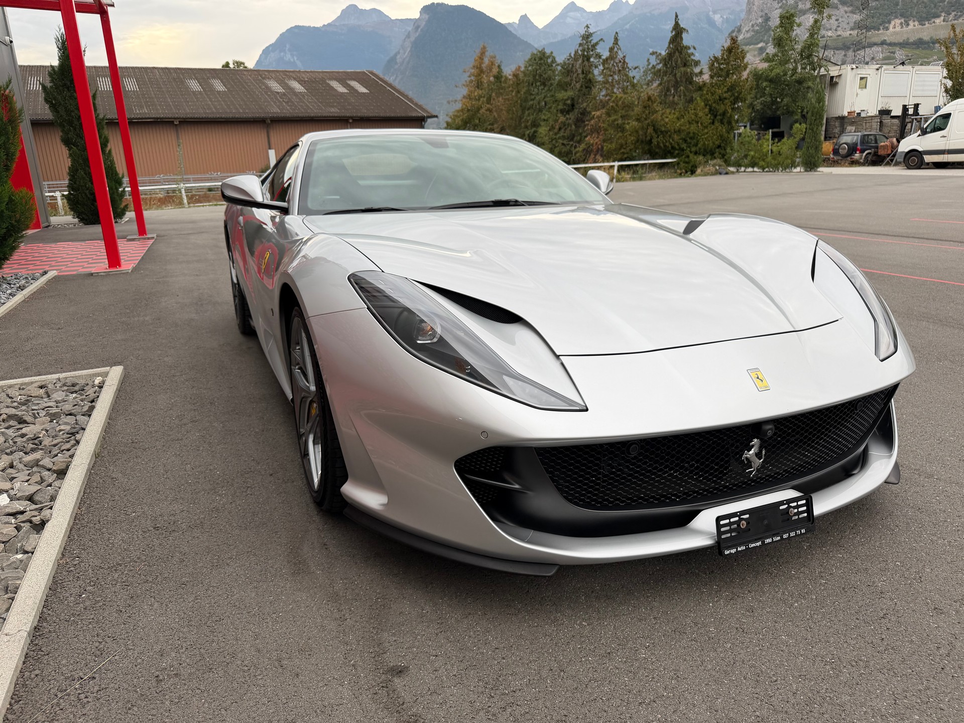 FERRARI 812 Superfast-image-1