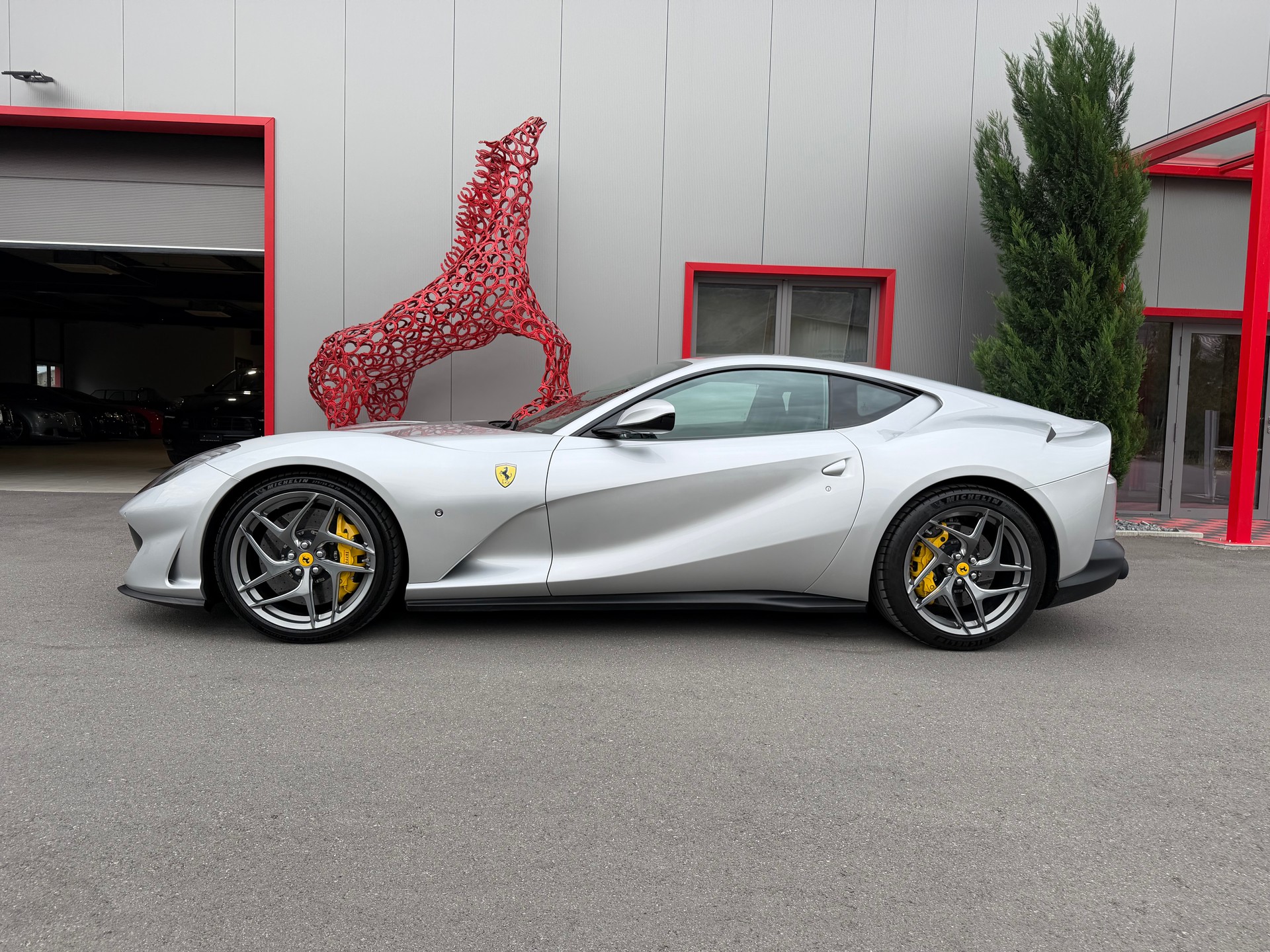 FERRARI 812 Superfast-image-2
