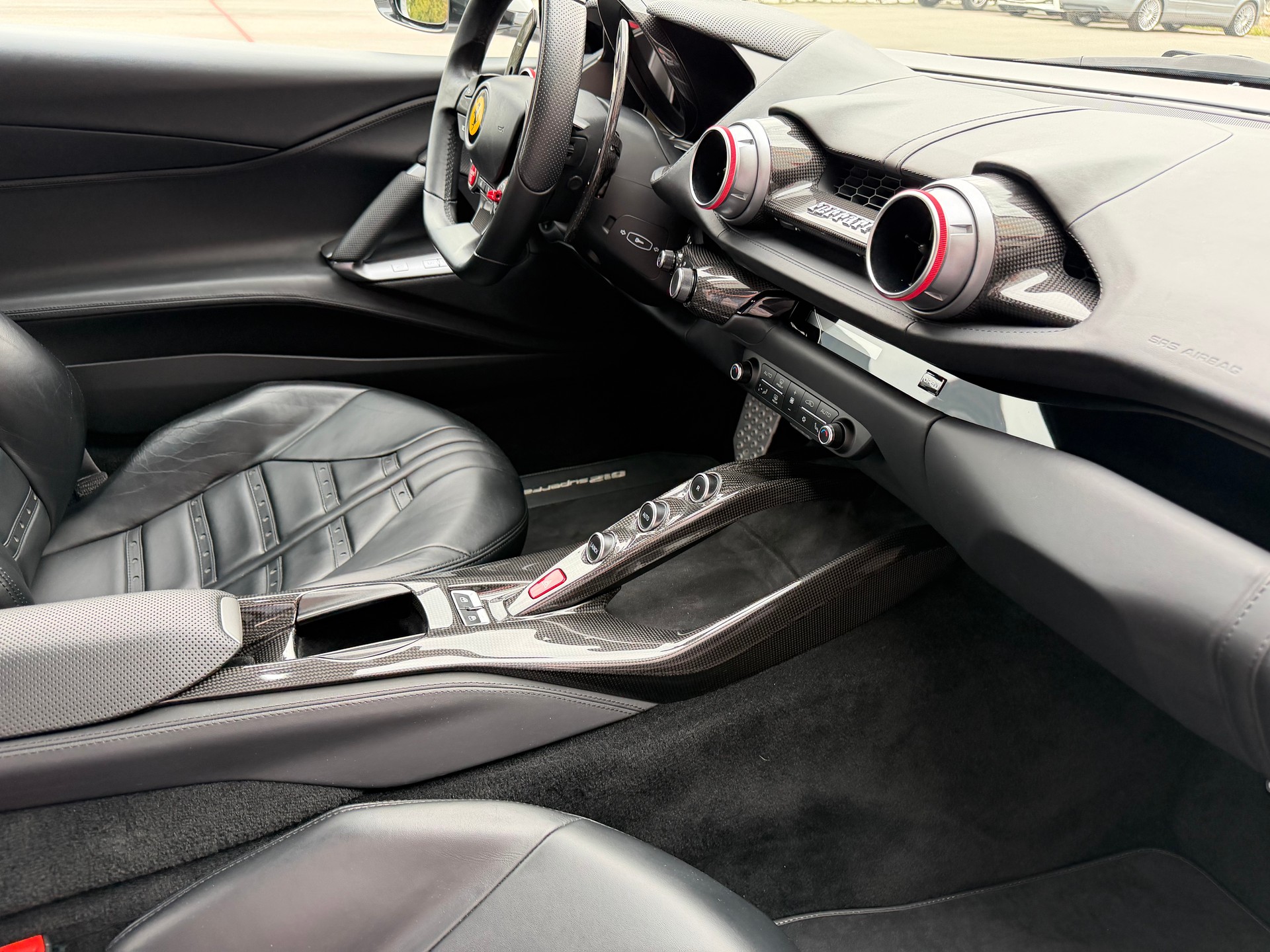 FERRARI 812 Superfast-image-19